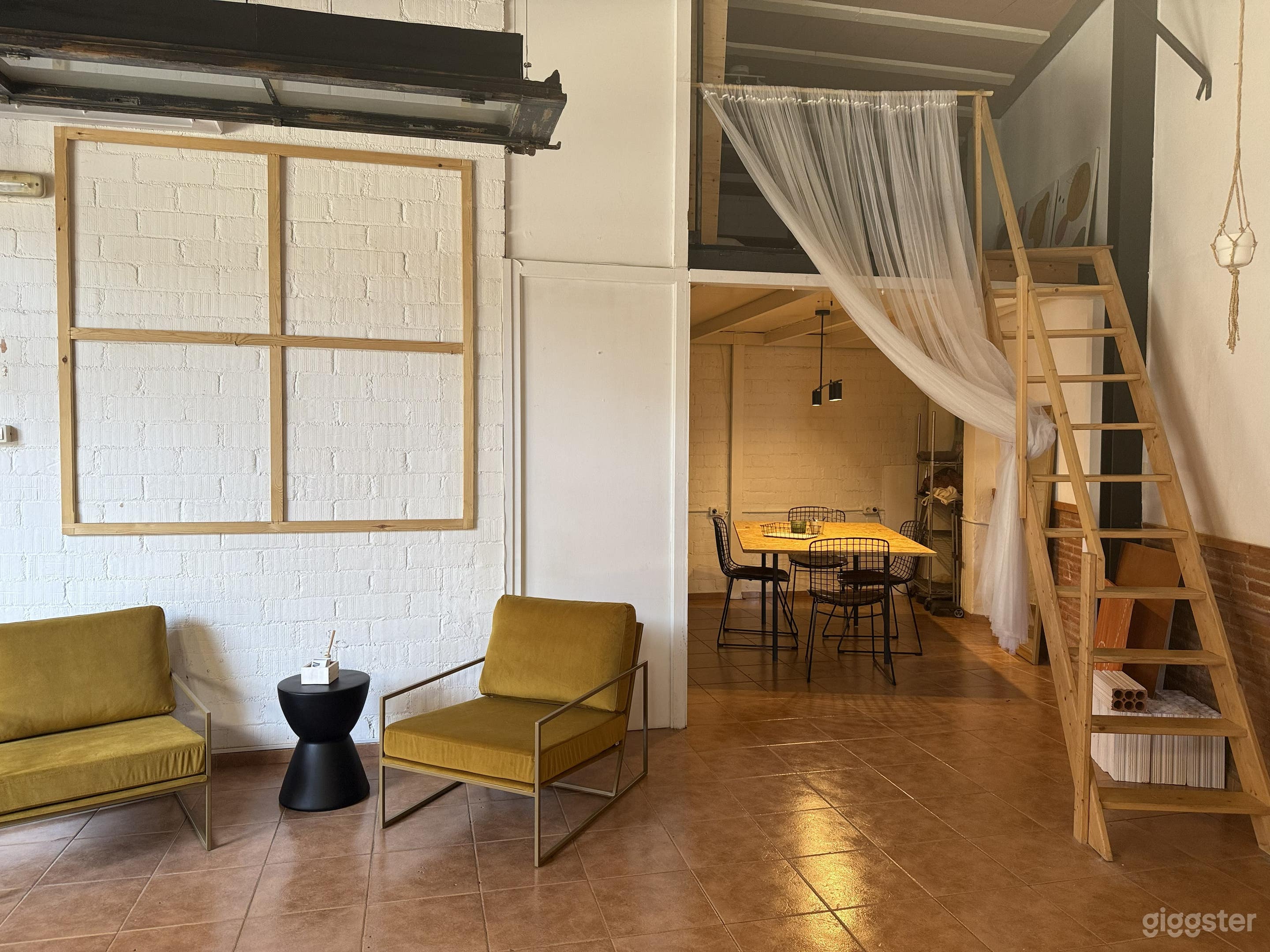 Tu espacio para exposiciones en el corazón de Sant Andreu Foto 3