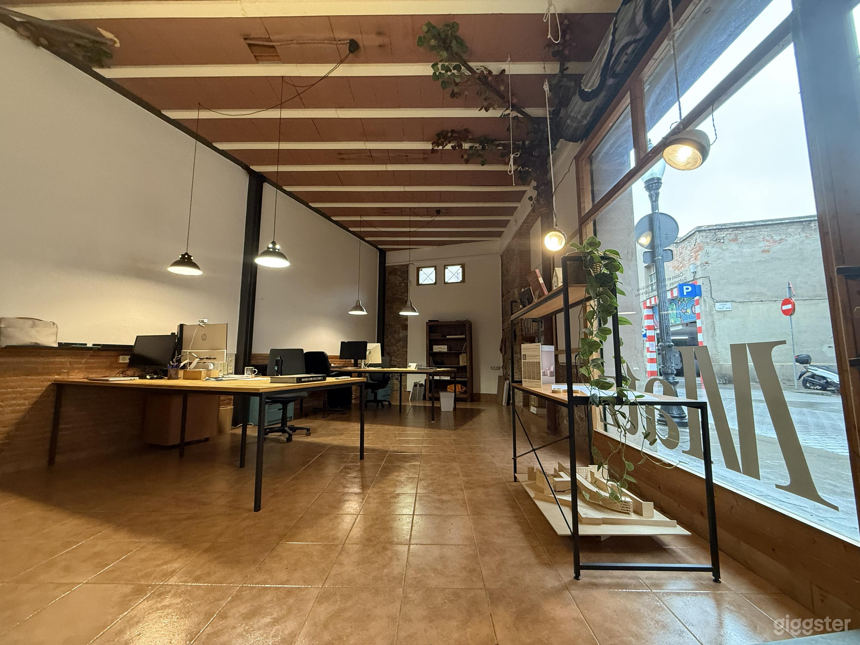 Tu espacio para exposiciones en el corazón de Sant Andreu Foto 4