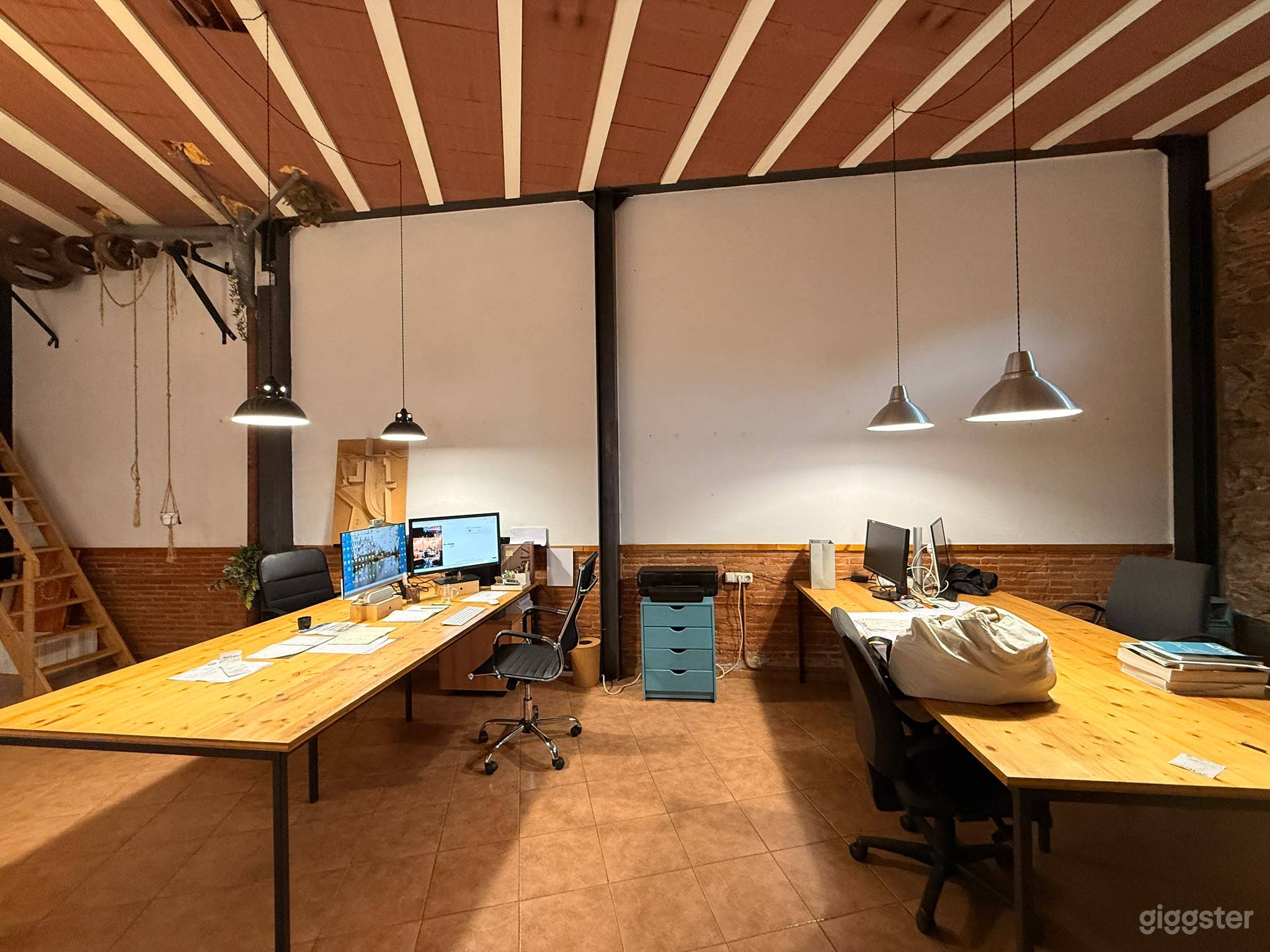 Tu espacio para exposiciones en el corazón de Sant Andreu Foto 2