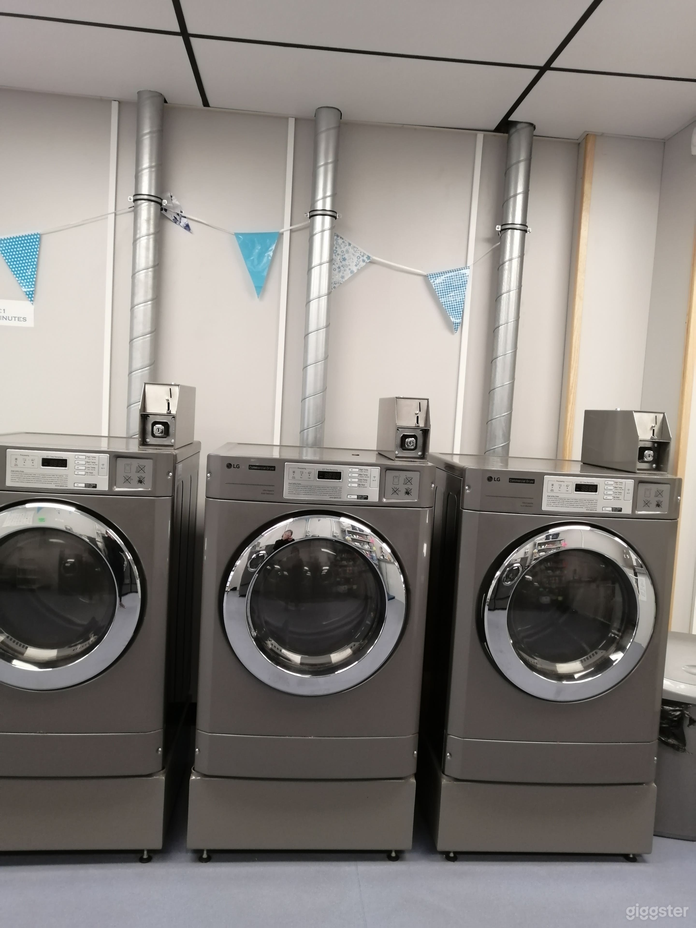 Modern Laundrette in a busy hoilday destination with space Photo 1