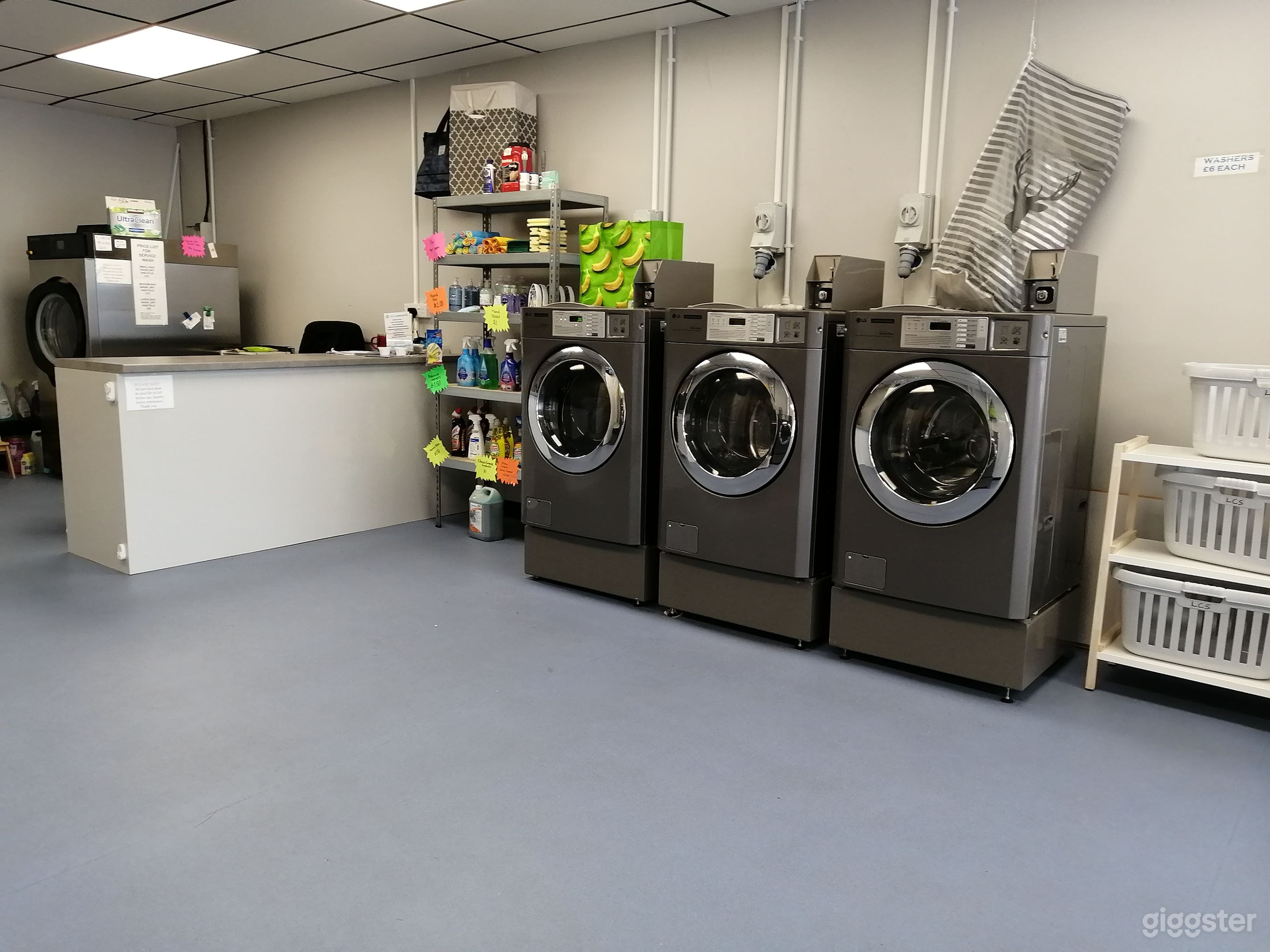 Modern Laundrette in a busy hoilday destination with space Photo 3