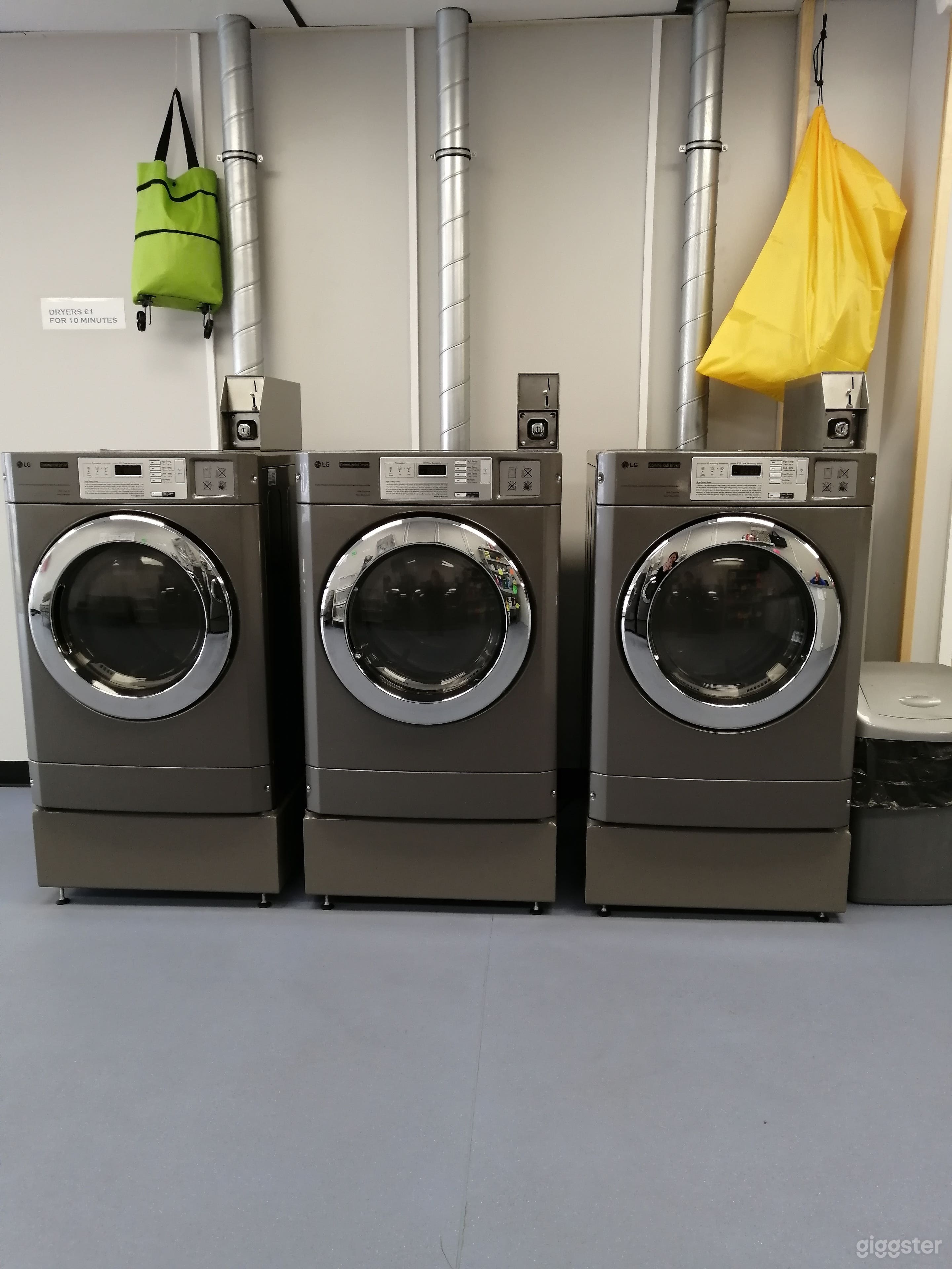 Modern Laundrette in a busy hoilday destination with space Photo 4