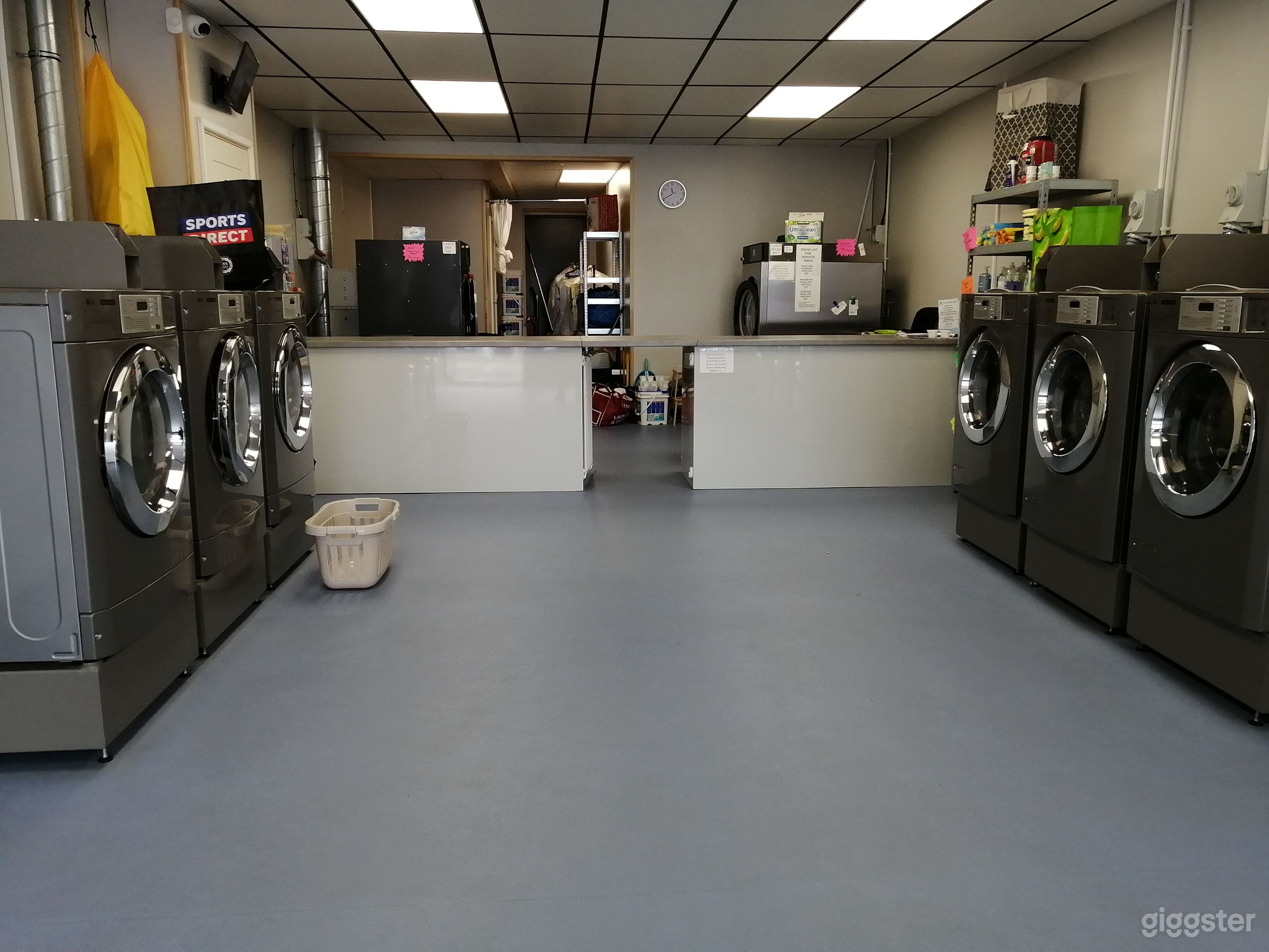 Modern Laundrette in a busy hoilday destination with space Photo 2