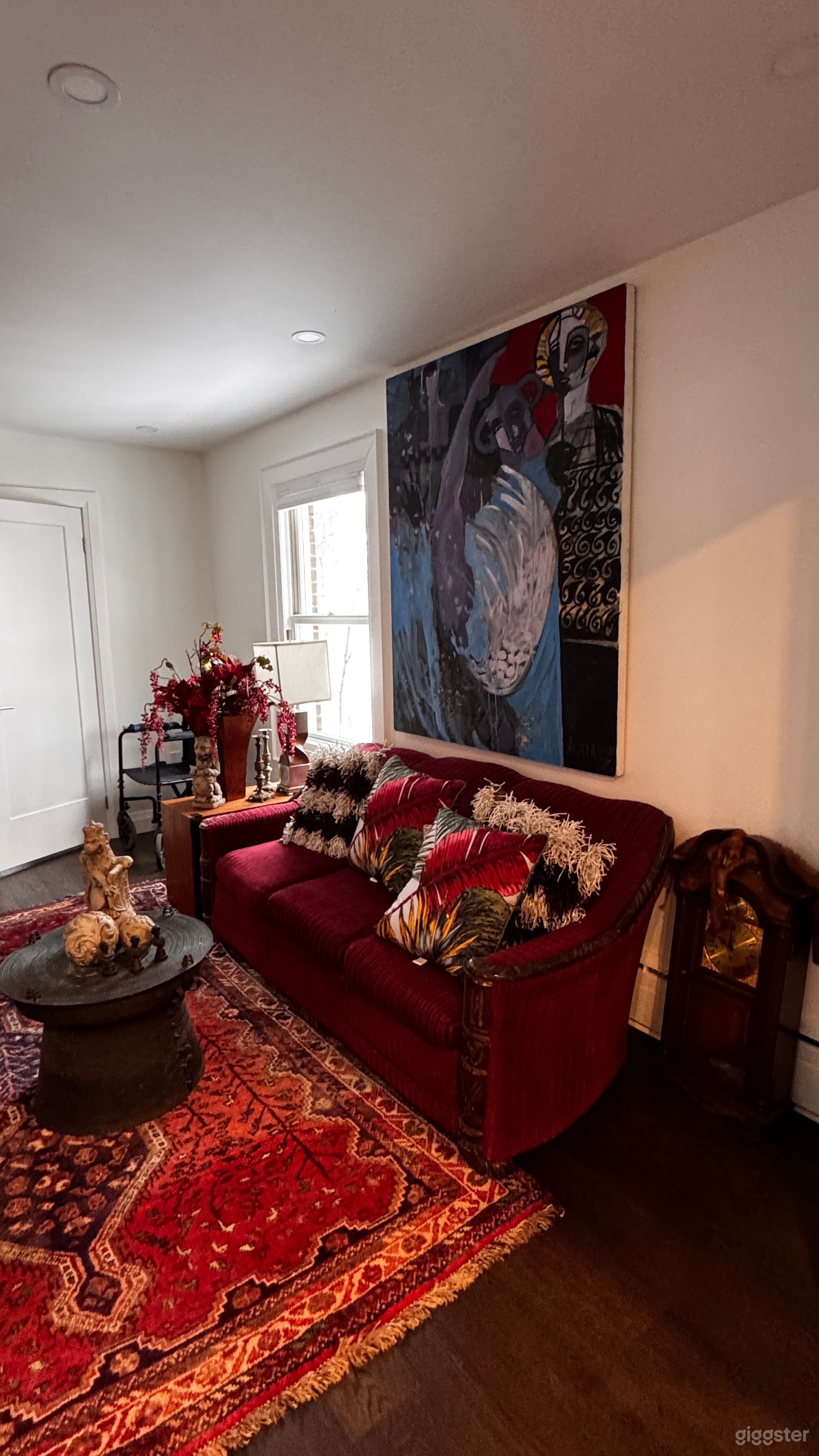 Italian Style Villa on a Cul-De-Sac Overlooking a Ravine Photo 2