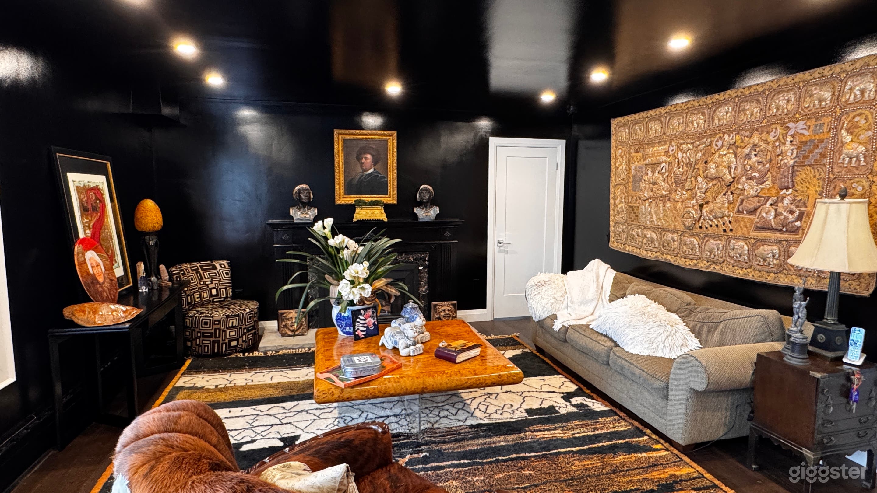 Italian Style Villa on a Cul-De-Sac Overlooking a Ravine Photo 1