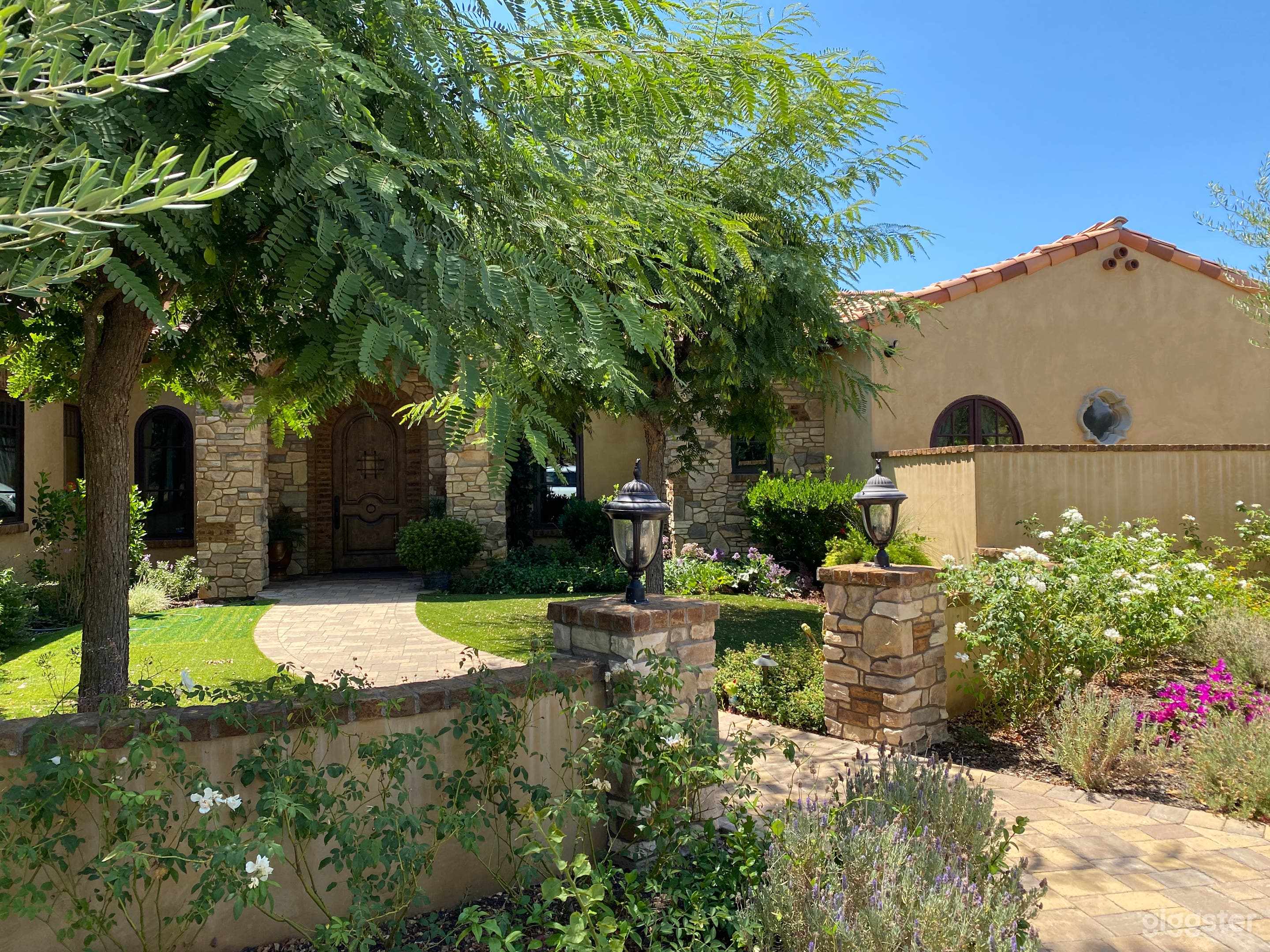 Beautiful Italian Tuscan estate Valley center ca Photo 3