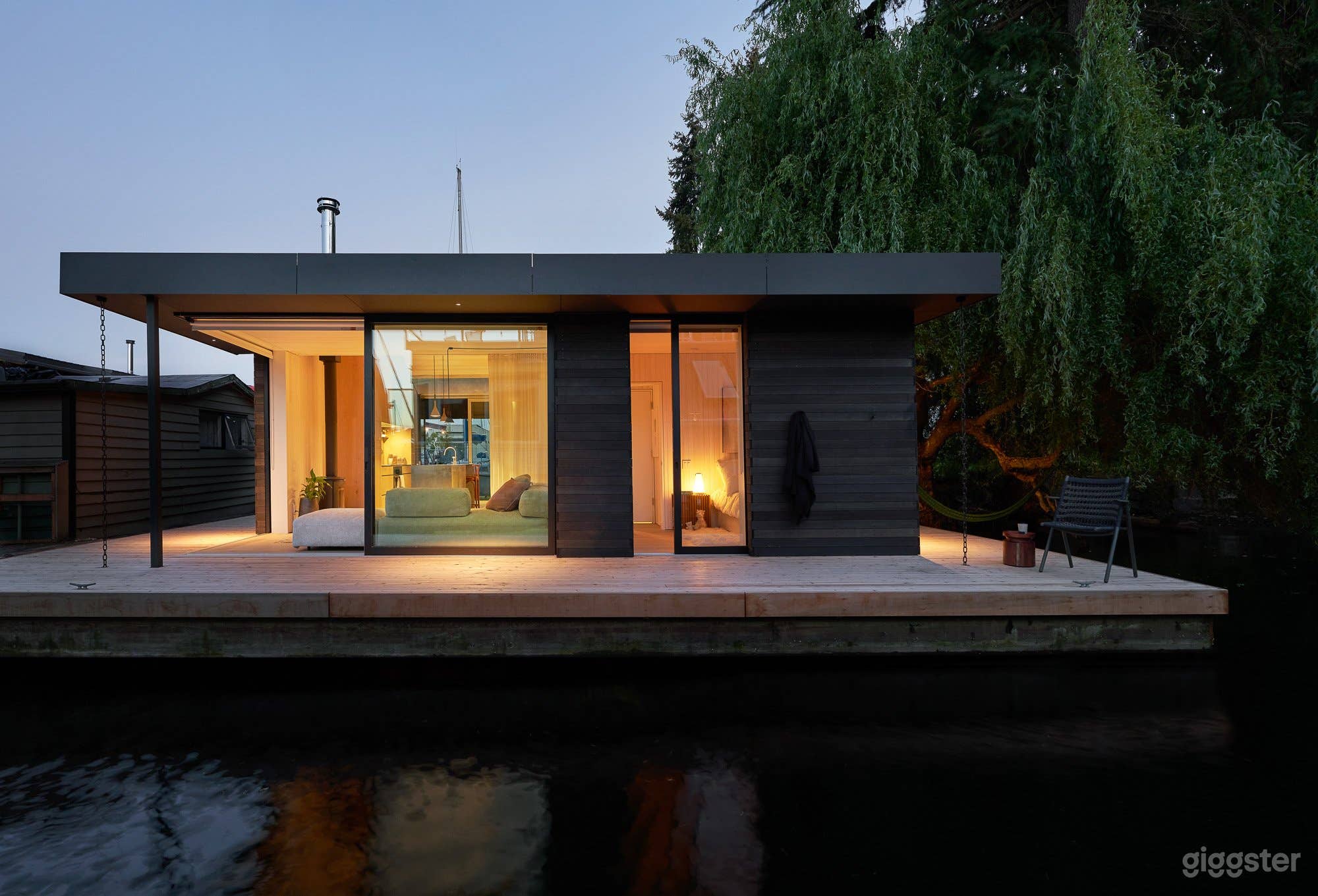 Award Winning Float Home  Photo 1