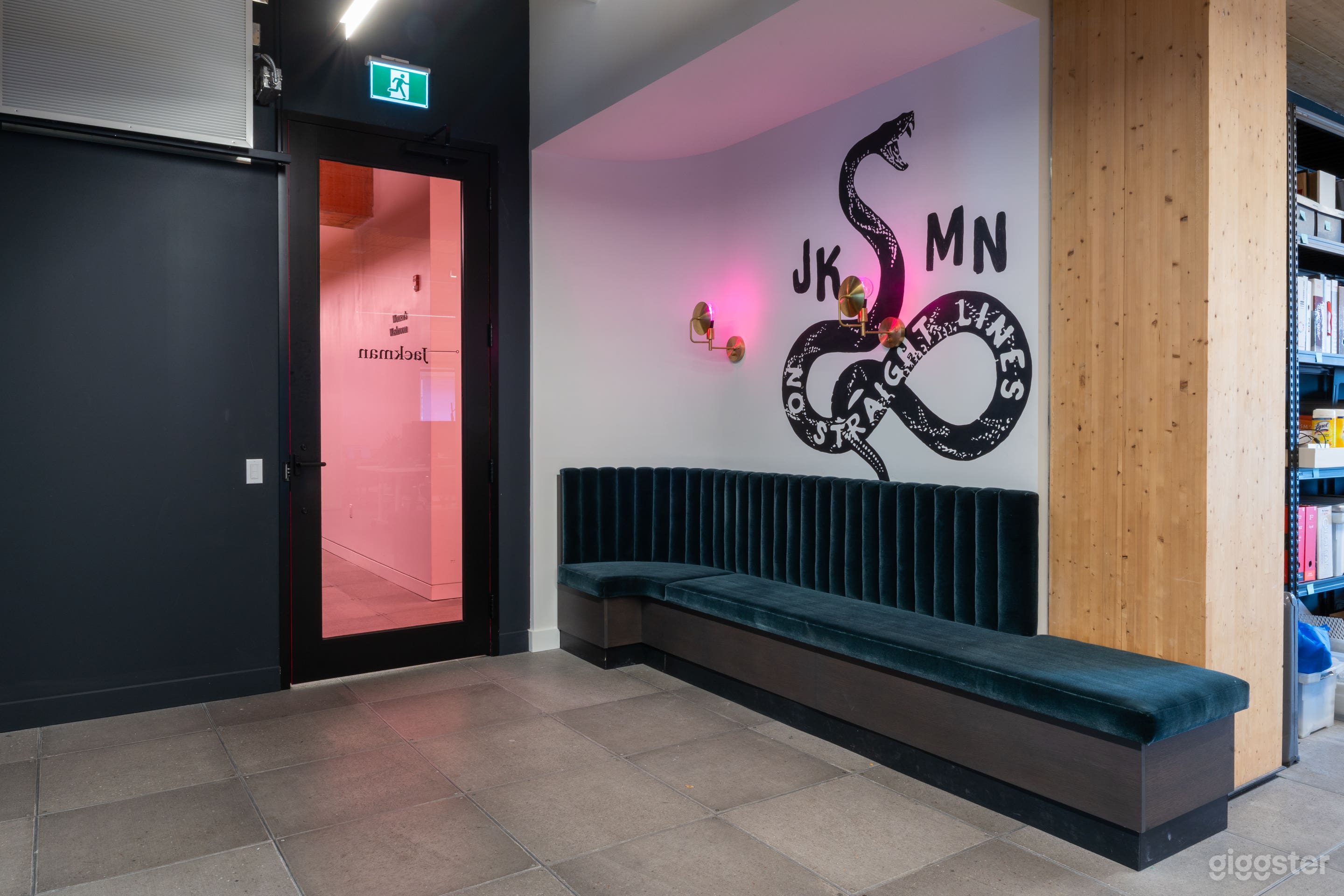 Modern office with sweeping views of Toronto &amp; Lake Ontario Photo 3