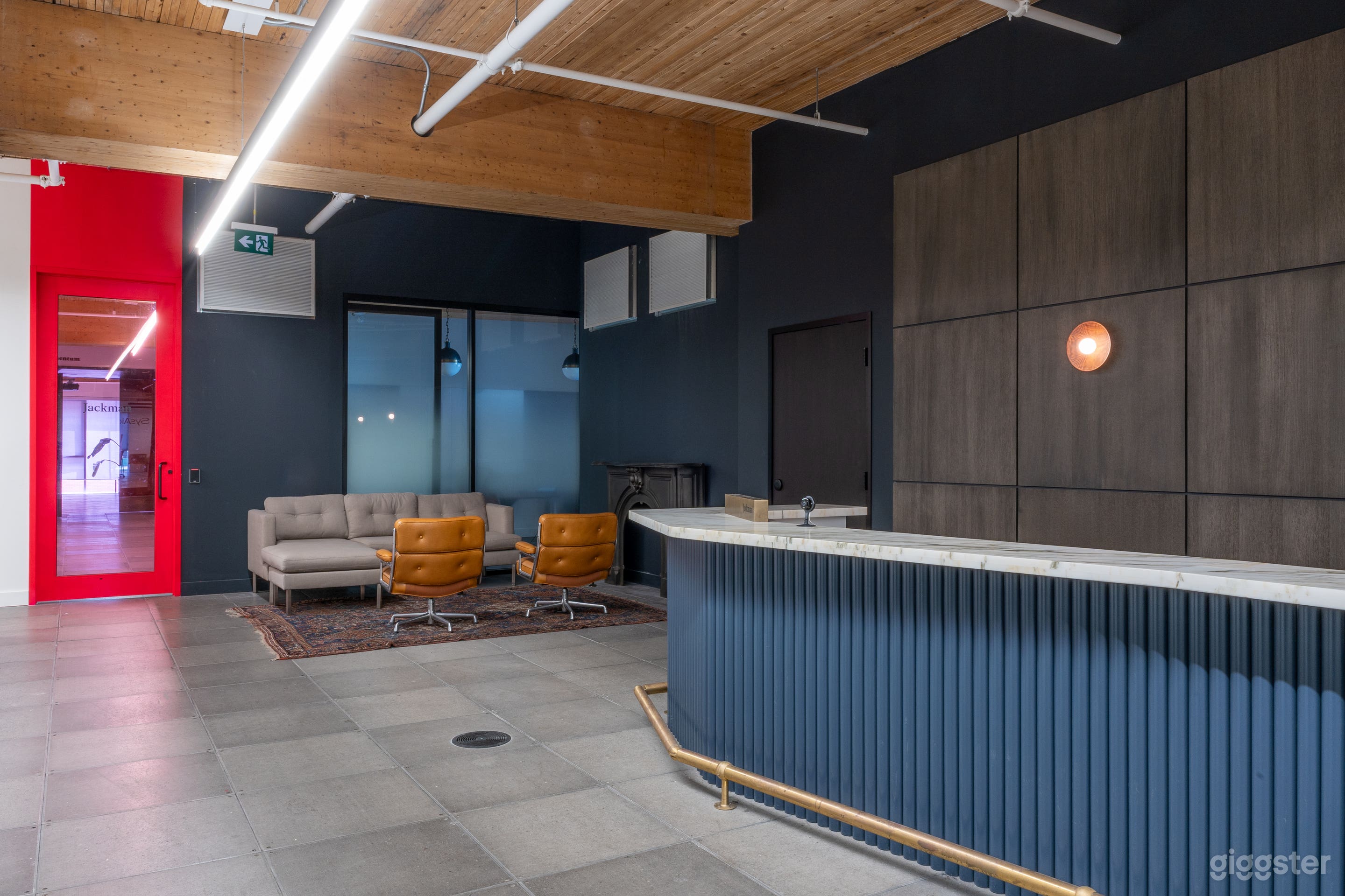 Modern office with sweeping views of Toronto &amp; Lake Ontario Photo 2