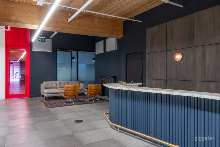  Modern office with sweeping views of Toronto & Lake Ontario 