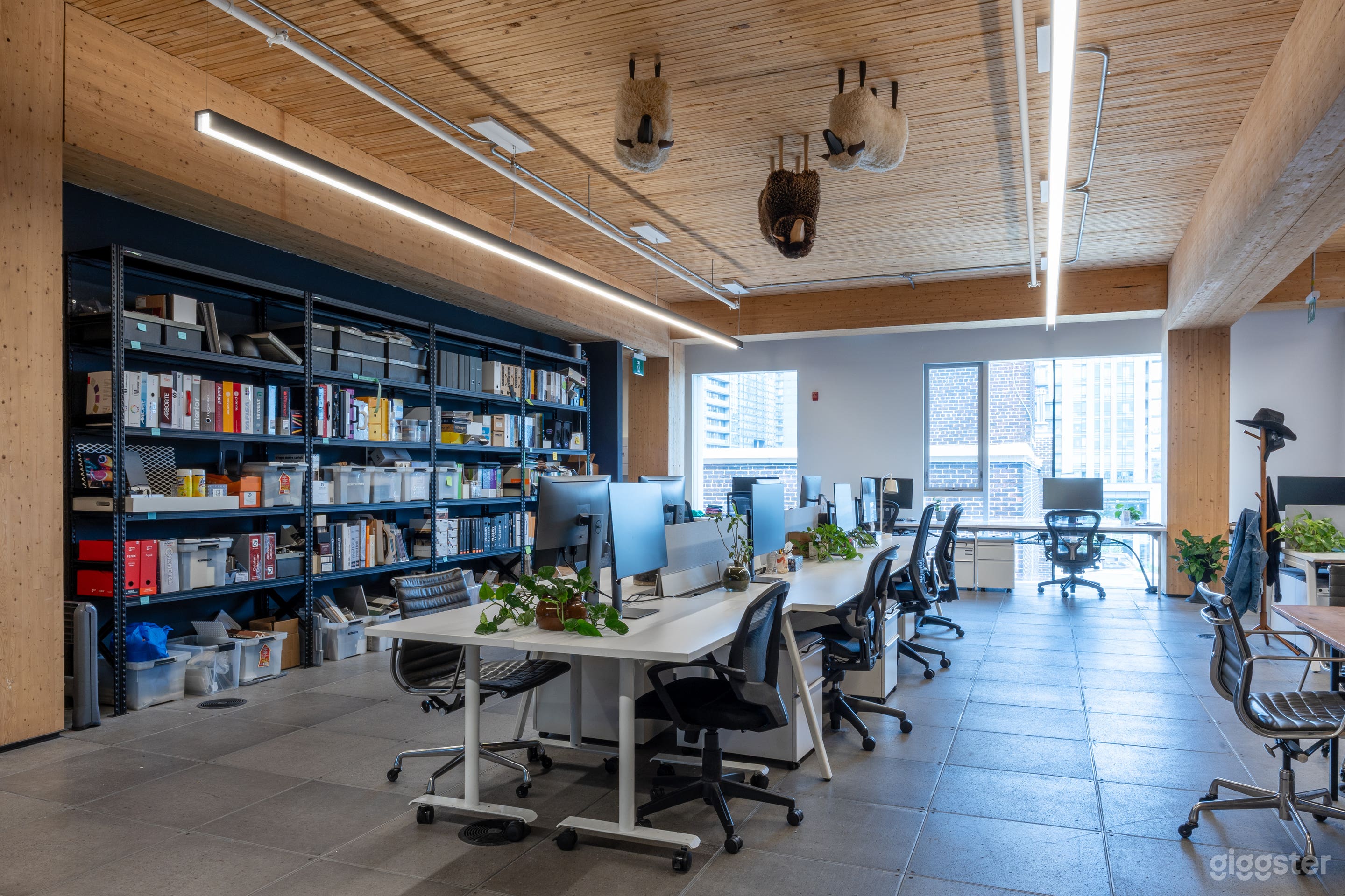 Modern office with sweeping views of Toronto &amp; Lake Ontario Photo 4