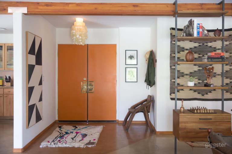  MCM with pool and mountain views 