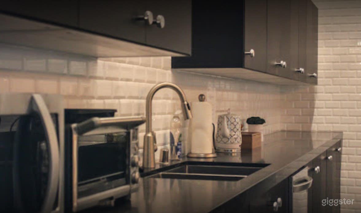 Office 220 - 3 Person Office Photo 4