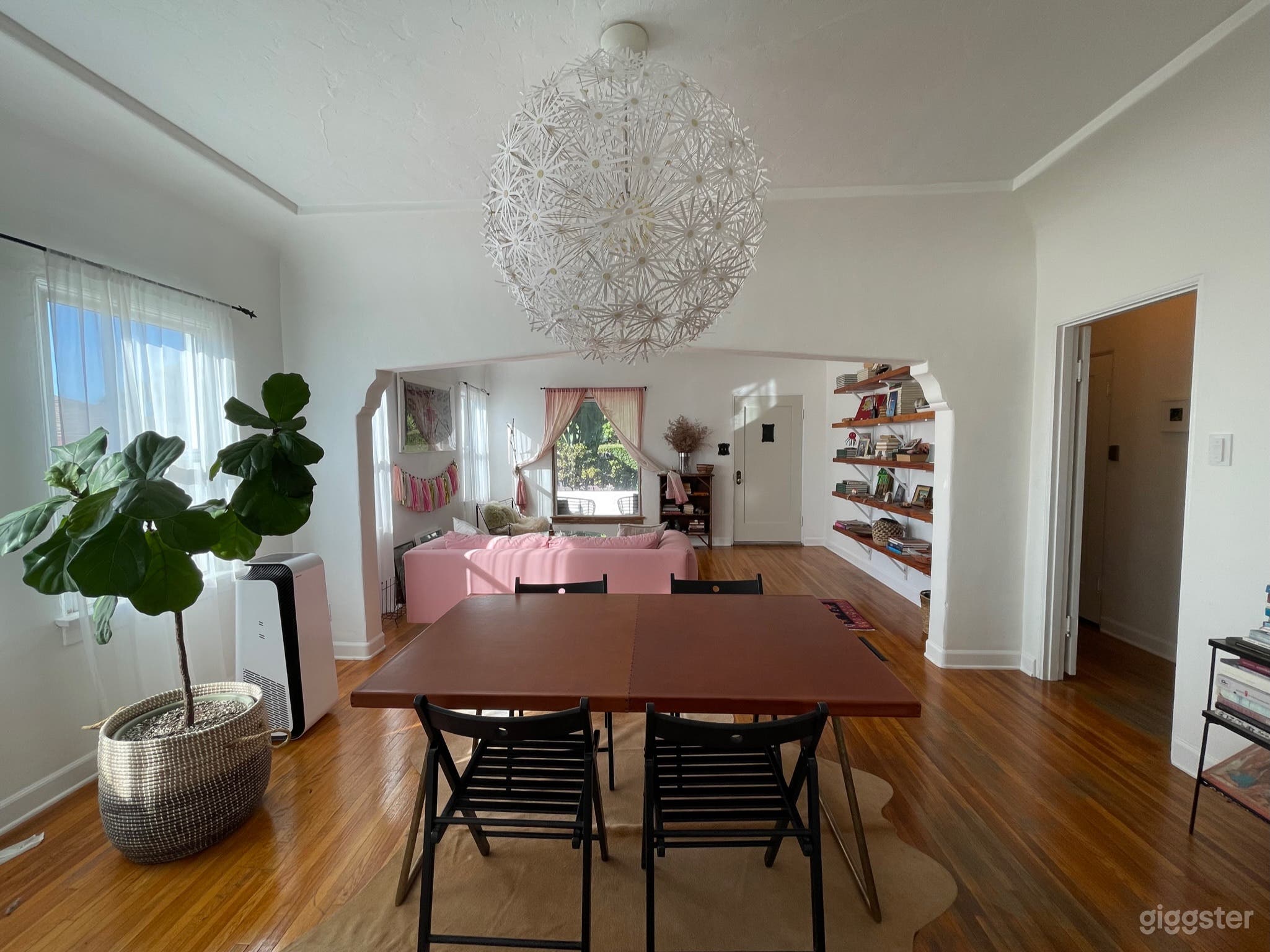 Charming Vintage 1930's Spanish Boho Bungalow Photo 3