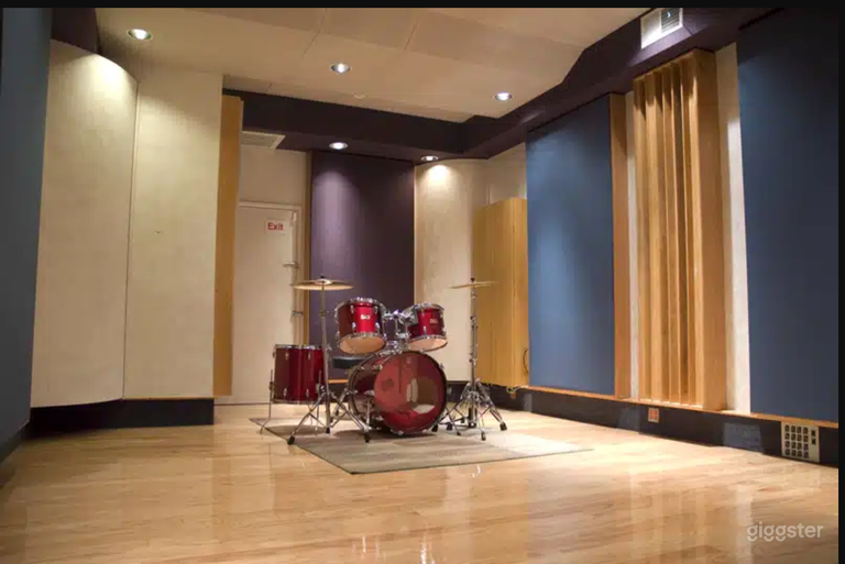  Audiobook/ Voice-Over Production Studio 