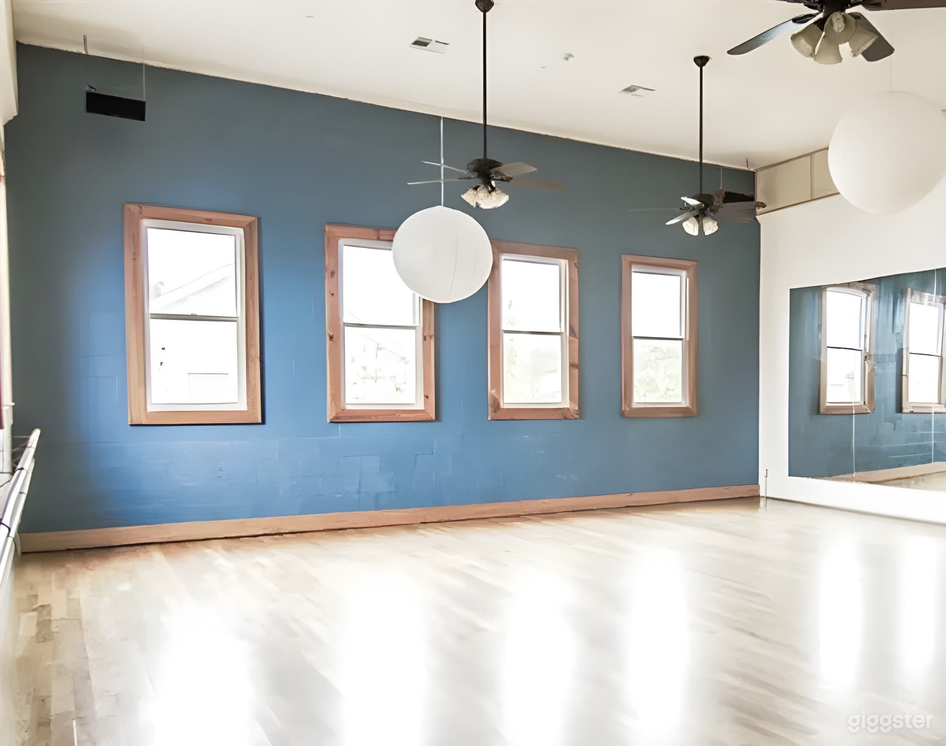 Studio 3 with Ballet Barre Photo 4