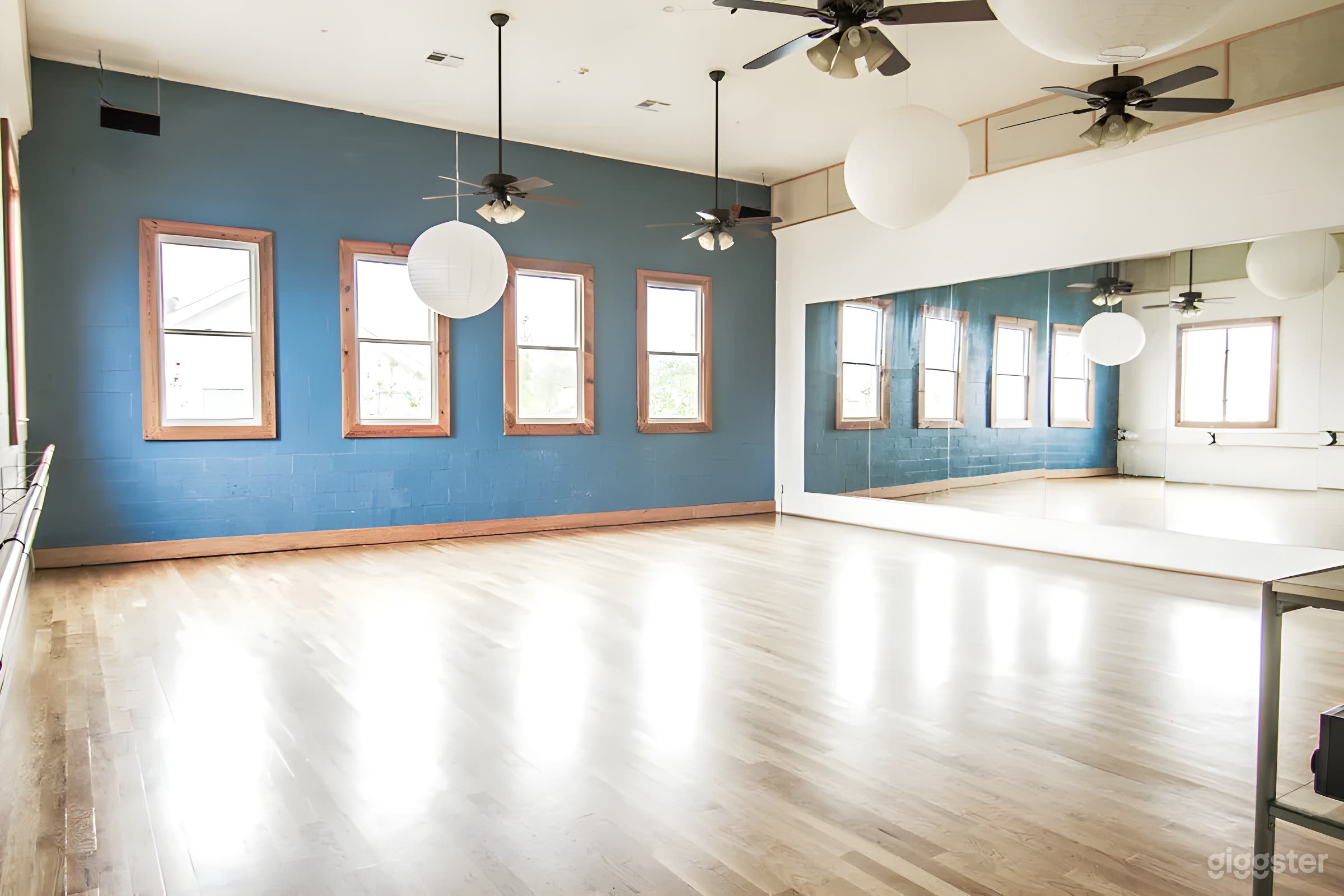 Studio 3 with Ballet Barre Photo 2