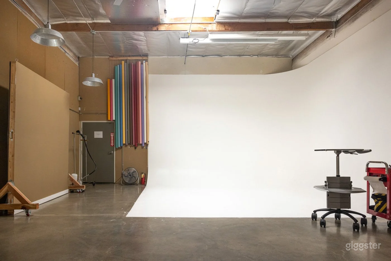  Hermoso estudio de foto y video con luz natural y pared infinita cyc 