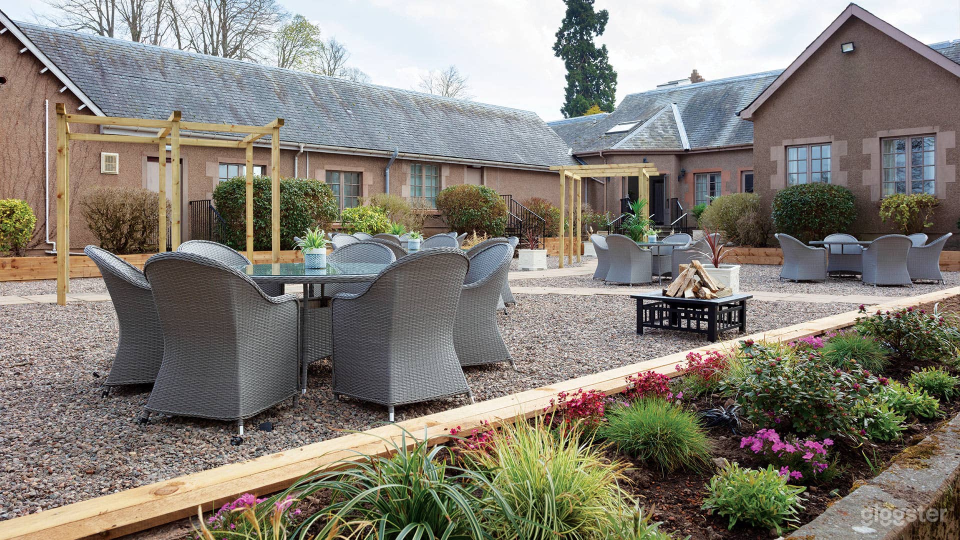 The Courtyard Photo 4