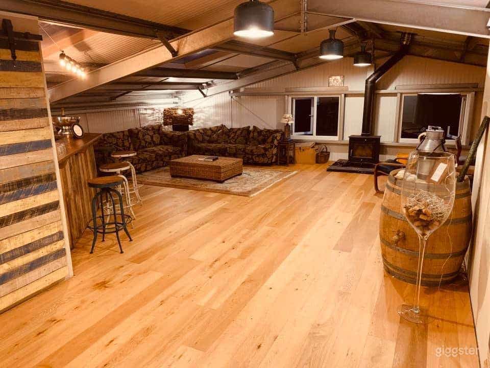 Amazing Wine-tasting Room with Fully Stocked Bar Photo 4