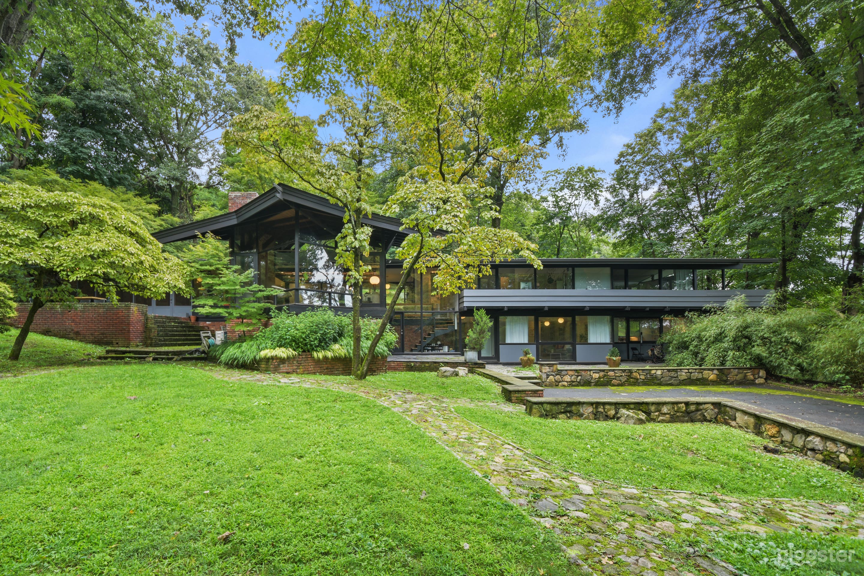 Majestic Mid-Century Modern in Heart of Tarrytown Photo 1