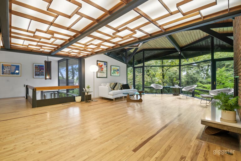  Majestueuse Maison Moderne du Milieu du Siècle au Cœur de Tarrytown 
