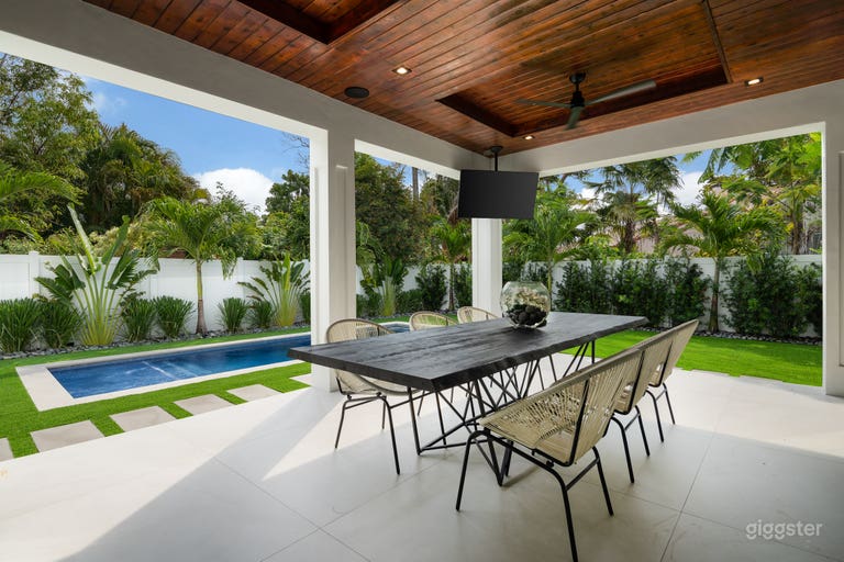  A Modern Miami Paradise 