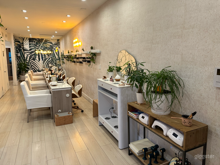  Nail Spa auf Straßenniveau mit Hinterhof in Bushwick 