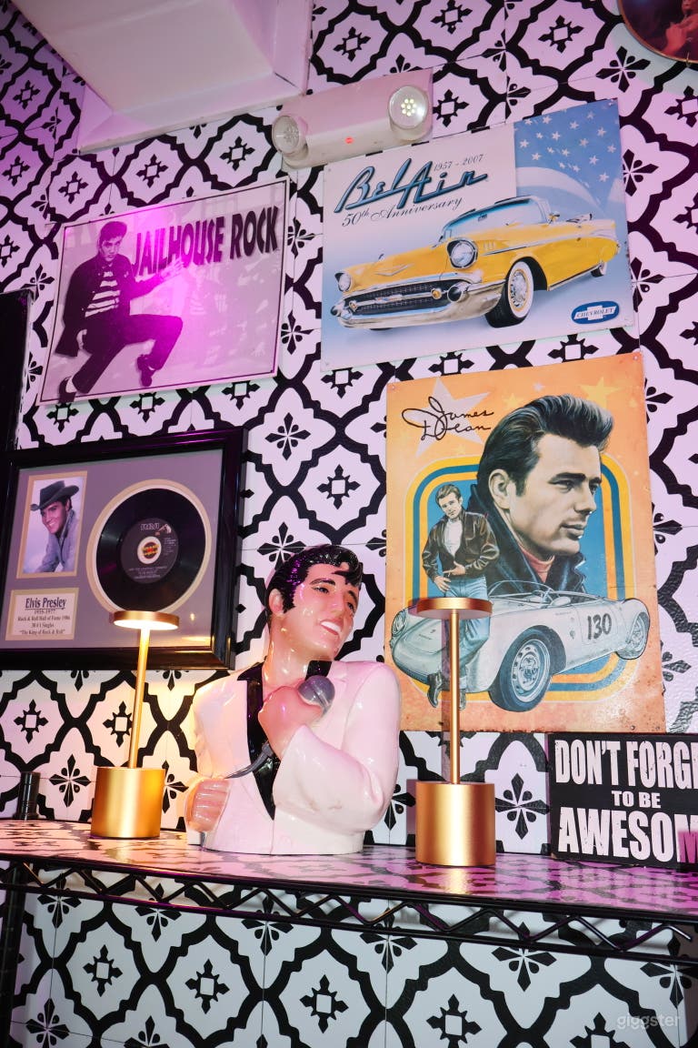  ¡Un divertido diner americano temático de los años 50! 