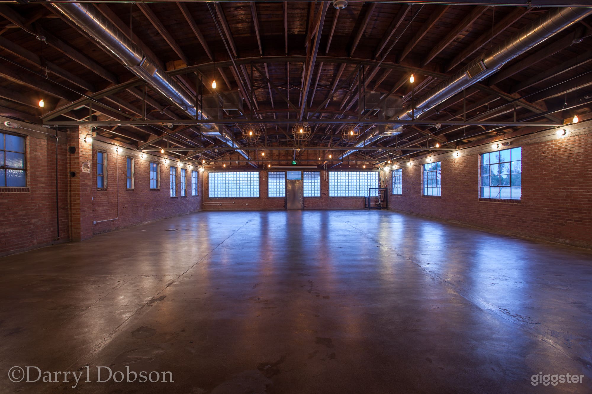 Interior W facing 
(4,000 sq ft)