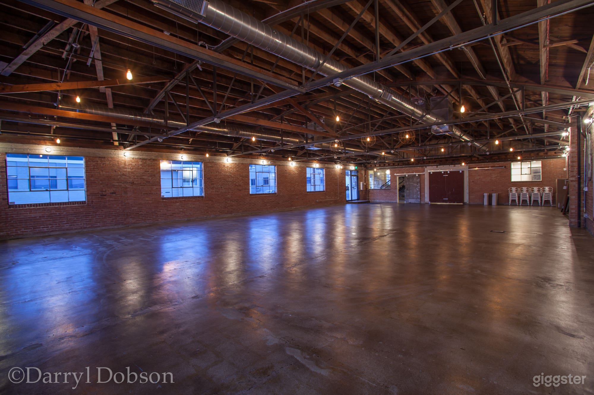 Interior NE facing 
(4,000 sq ft)