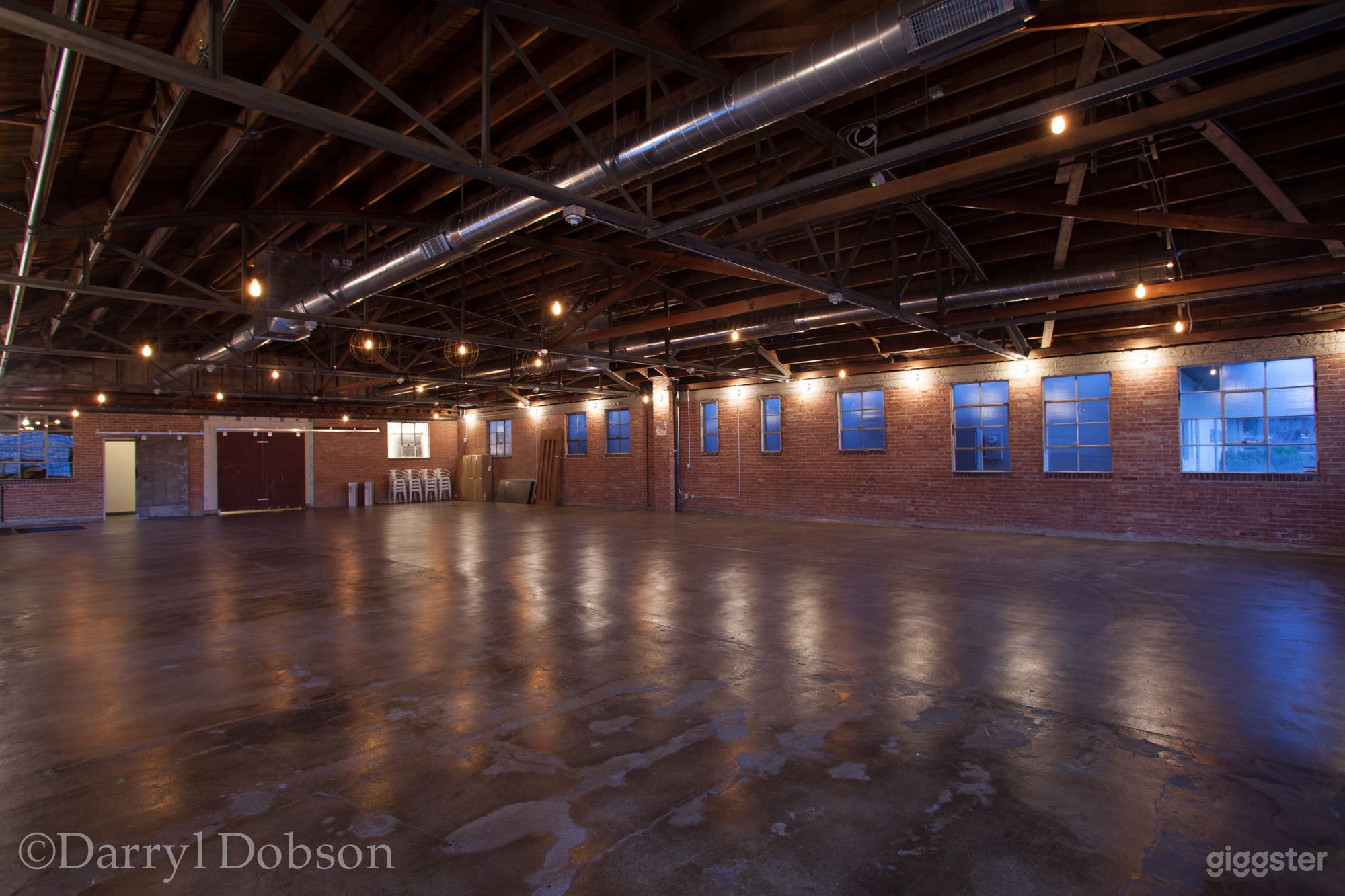 Interior SE facing 
(4,000 sq ft)