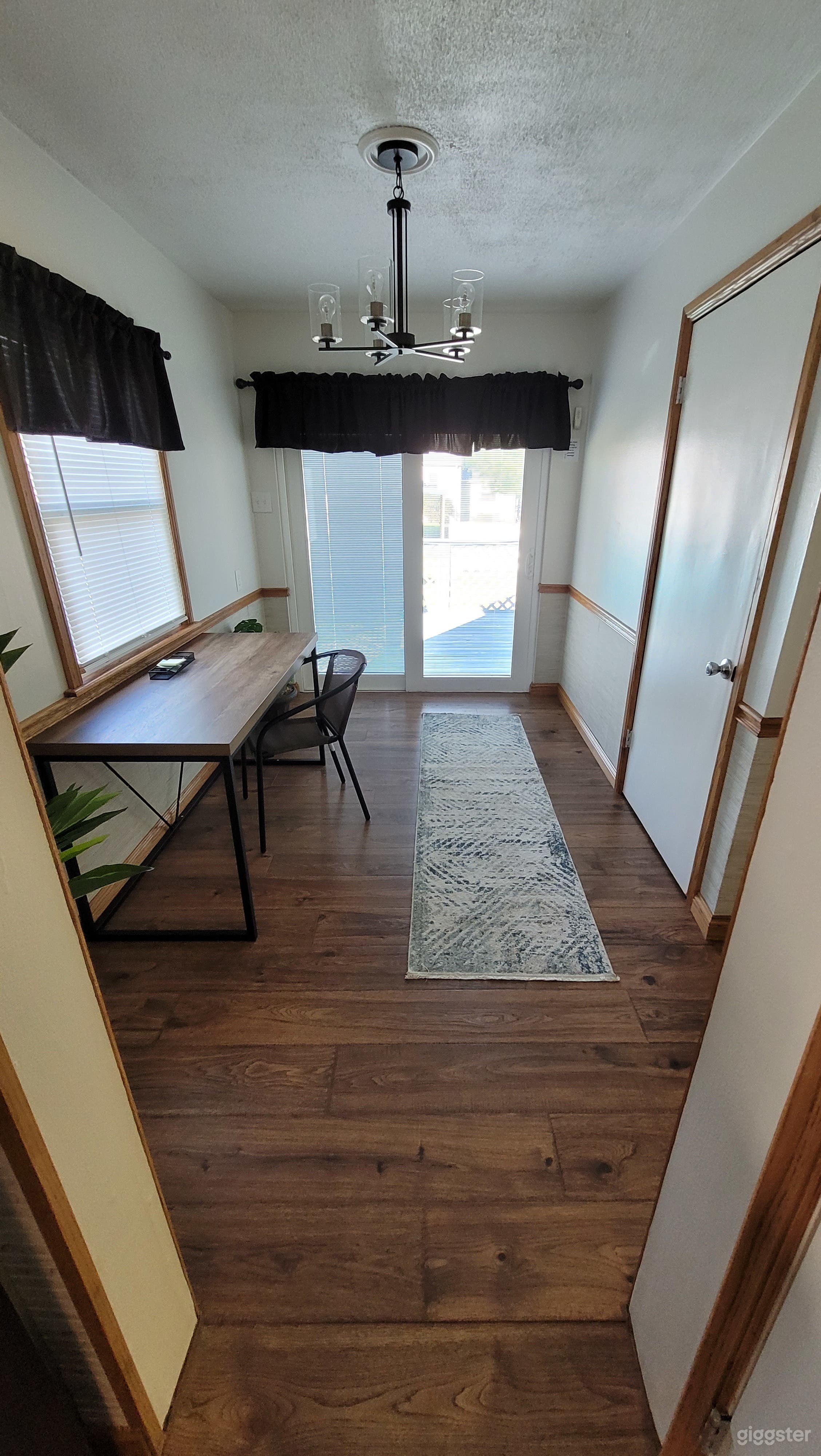 desk/extra eating area. Leads to back deck. Breezeway to kitchen and family room. 