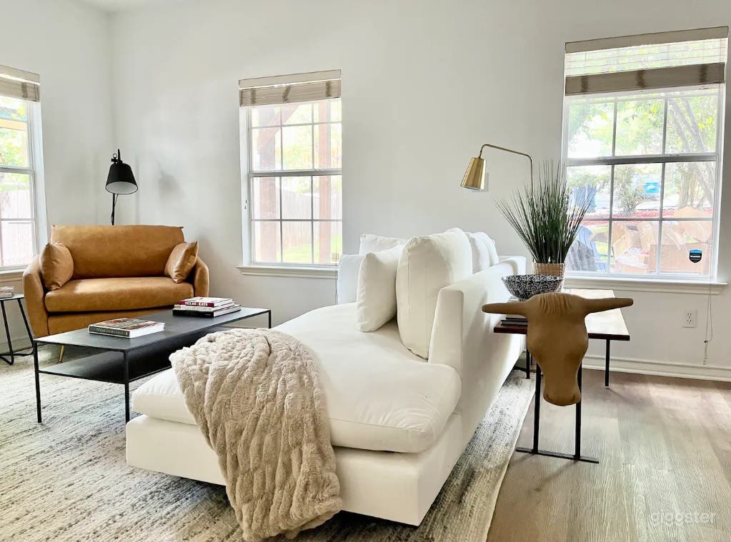 Bright, Inviting & Updated Home in the Heart of East Austin Photo 1