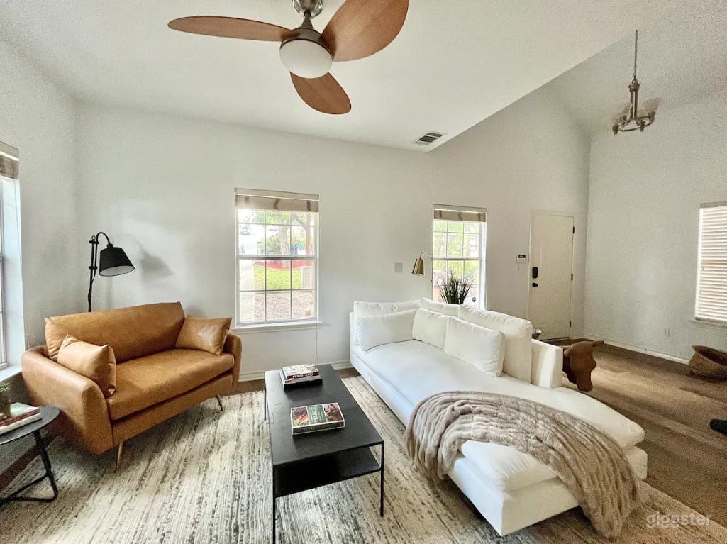 Bright, Inviting & Updated Home in the Heart of East Austin Photo 4
