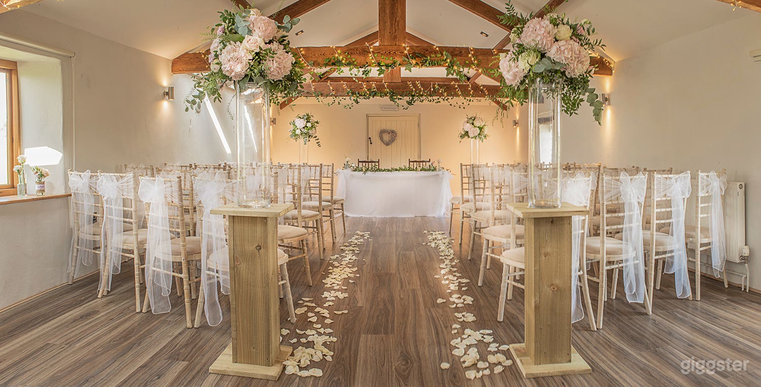 Rustic Northamptonshire Wedding Venue with a View Photo 2