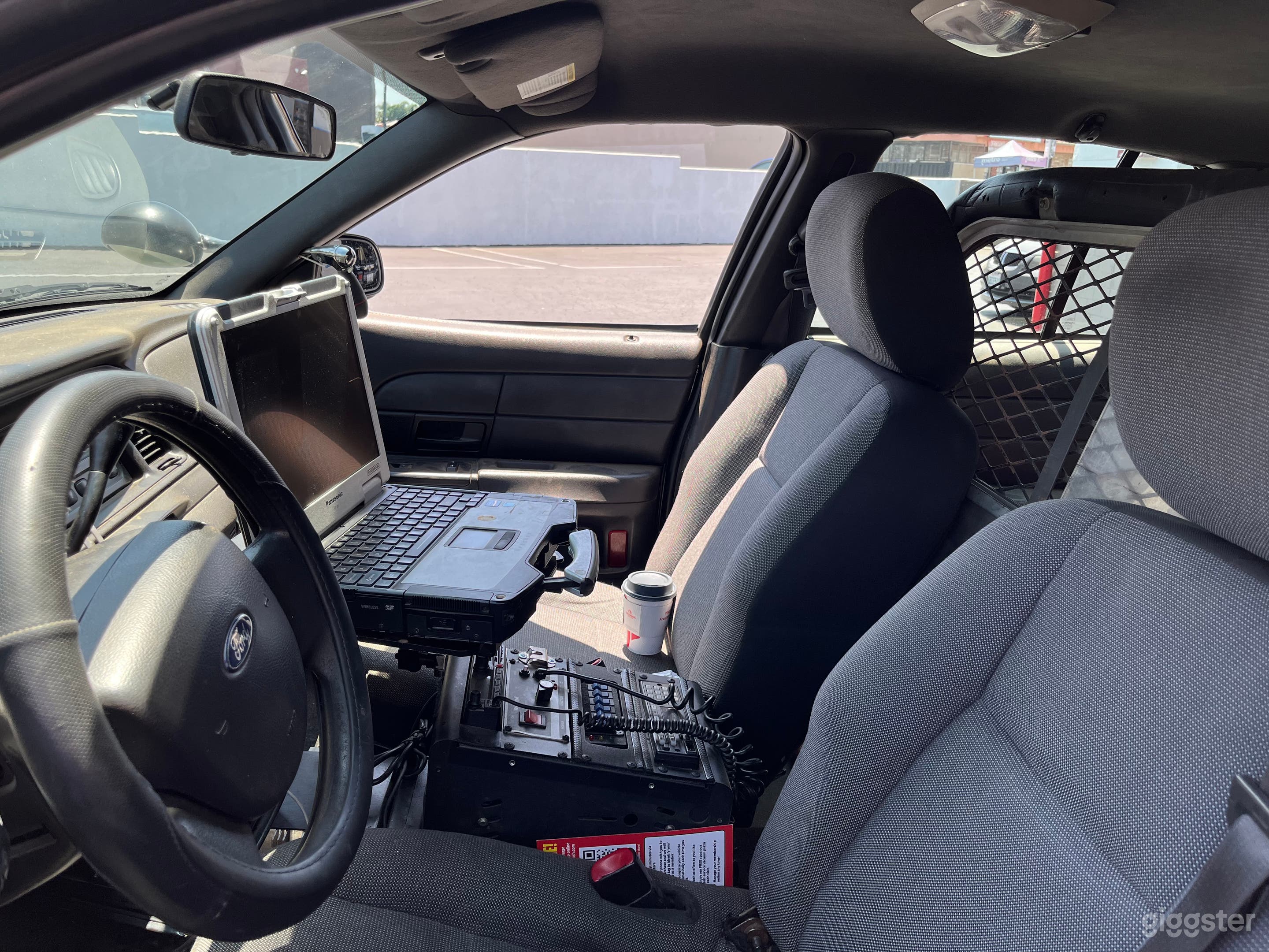 NON-DESCRIPT POLICE CAR - FORD CROWN VICTORIA POLICE INTERCEPTOR WITH GENERIC DECALS FOR FILMING PURPOSES
