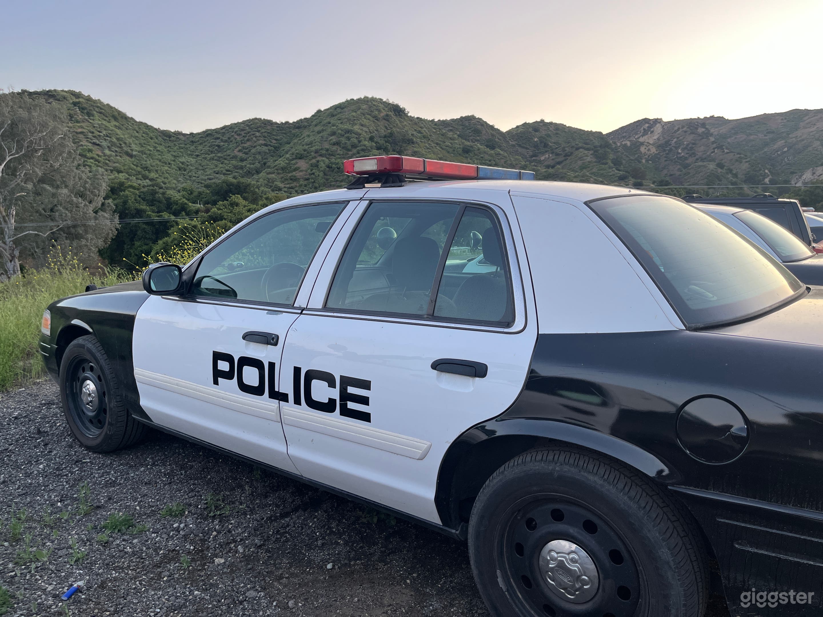 NON-DESCRIPT POLICE CAR - FORD CROWN VICTORIA POLICE INTERCEPTOR WITH GENERIC DECALS FOR FILMING PURPOSES