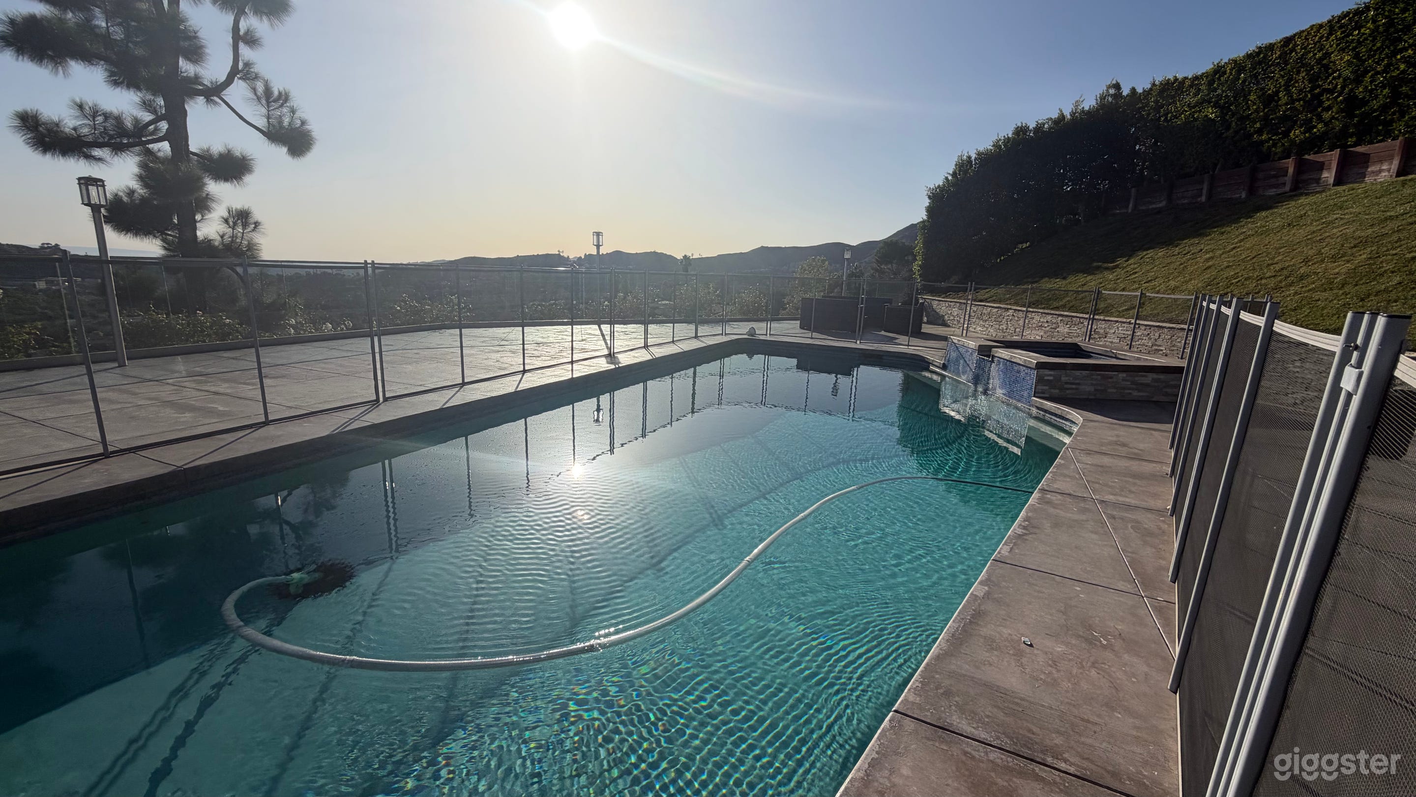 Glendale Hills with breathtaking views Photo 1