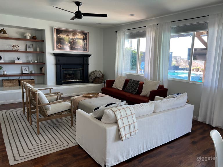  Spacious “anywhere” home w/ pool and VIEW! 