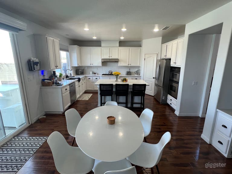  Spacious “anywhere” home w/ pool and VIEW! 