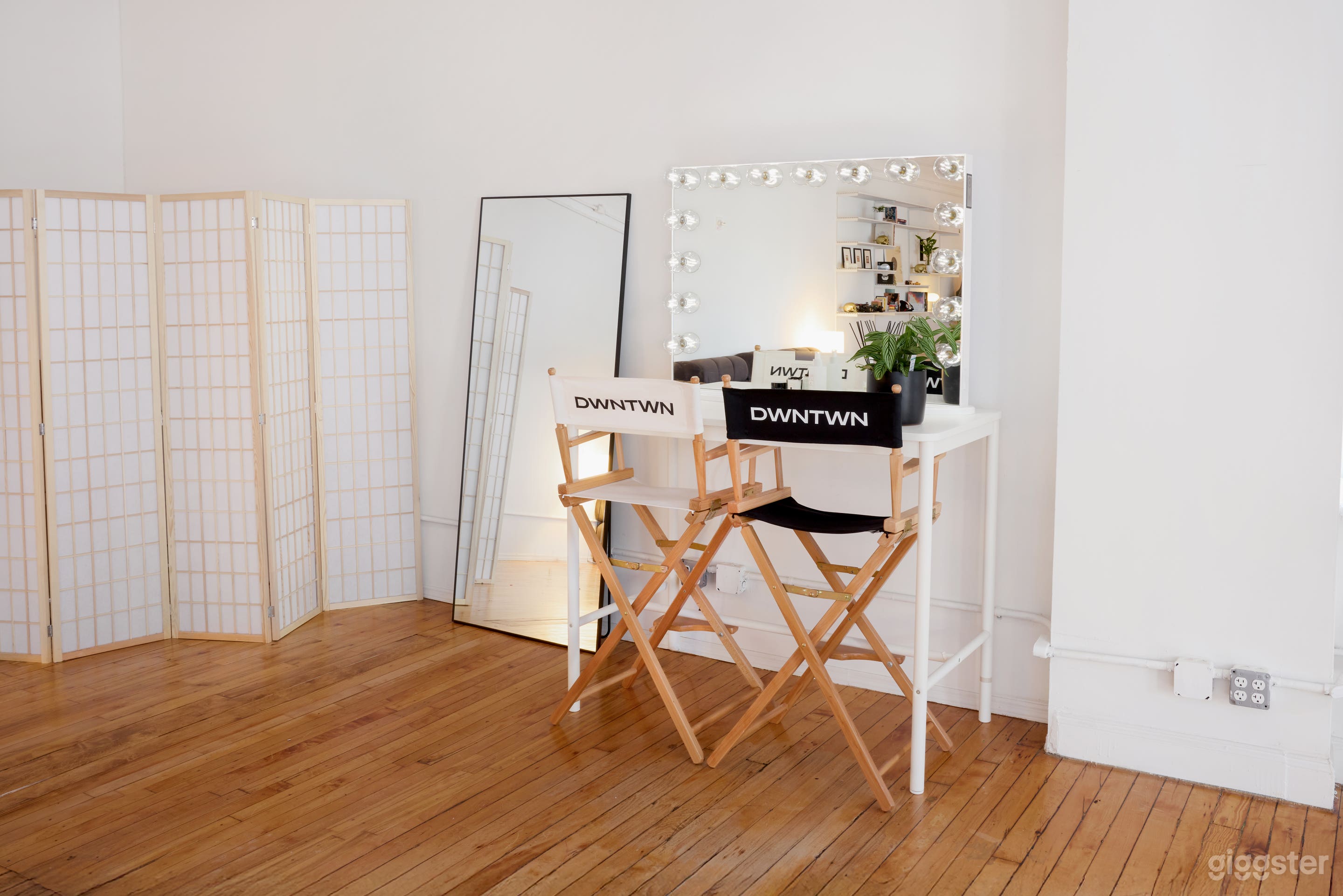 Spacious, Natural Light NYC Studio with Cyclorama Photo 4