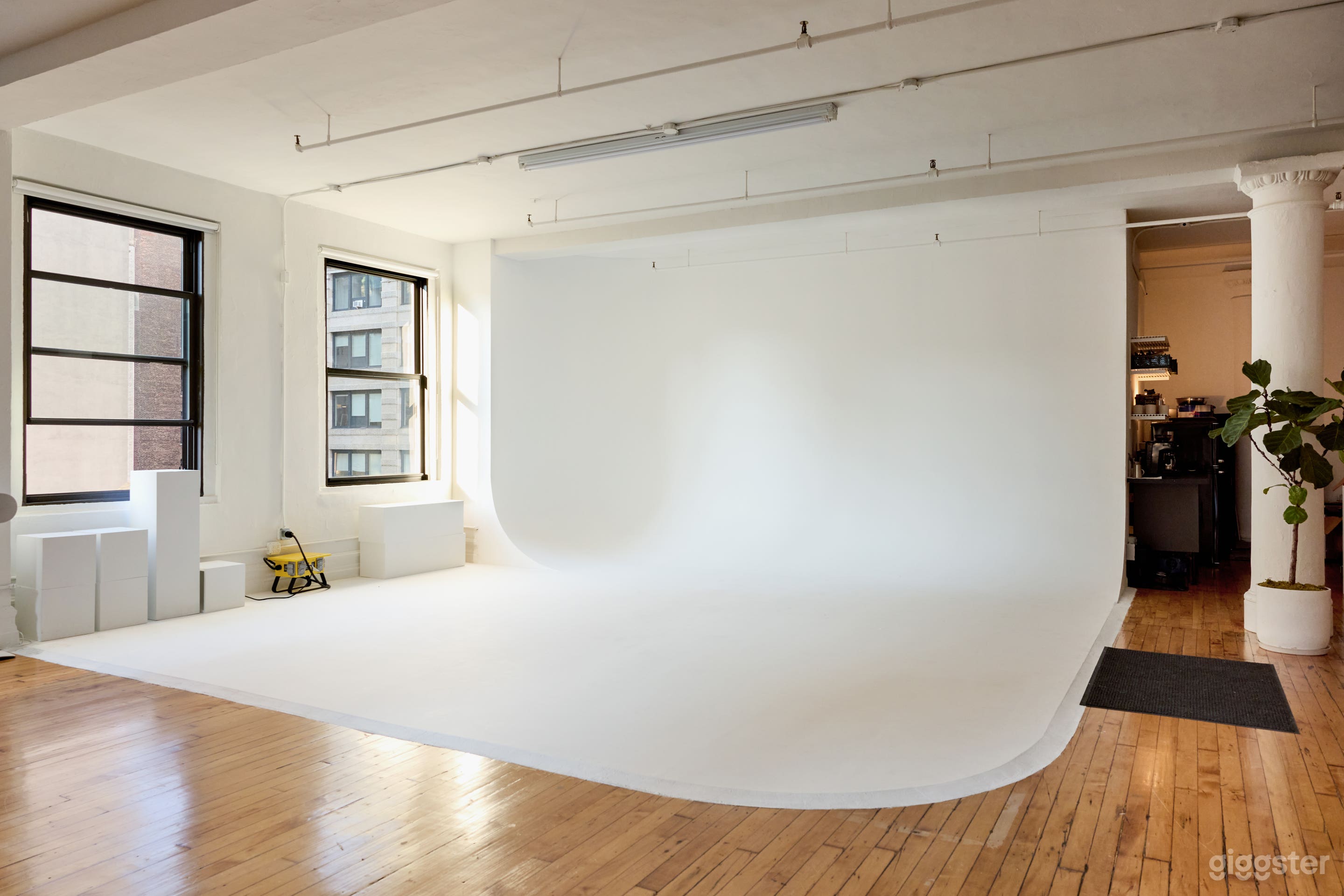 Spacious, Natural Light NYC Studio with Cyclorama Photo 1