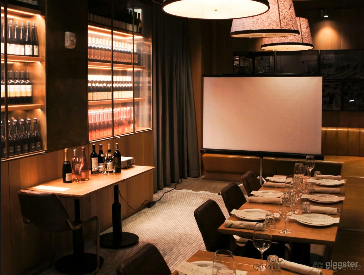 The Tavern Room Photo 1