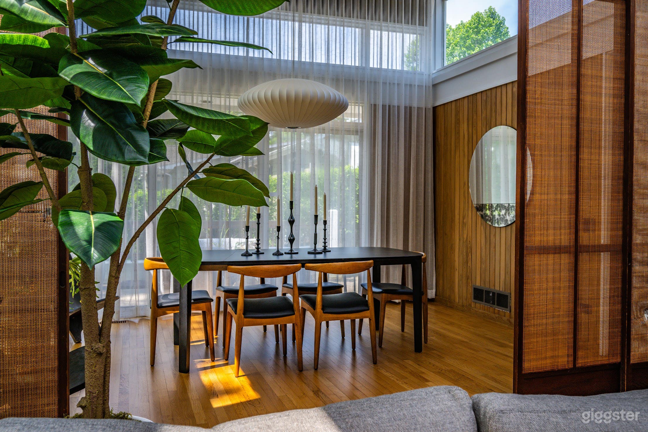 1960s Mid-Century Modern Gem Photo 4