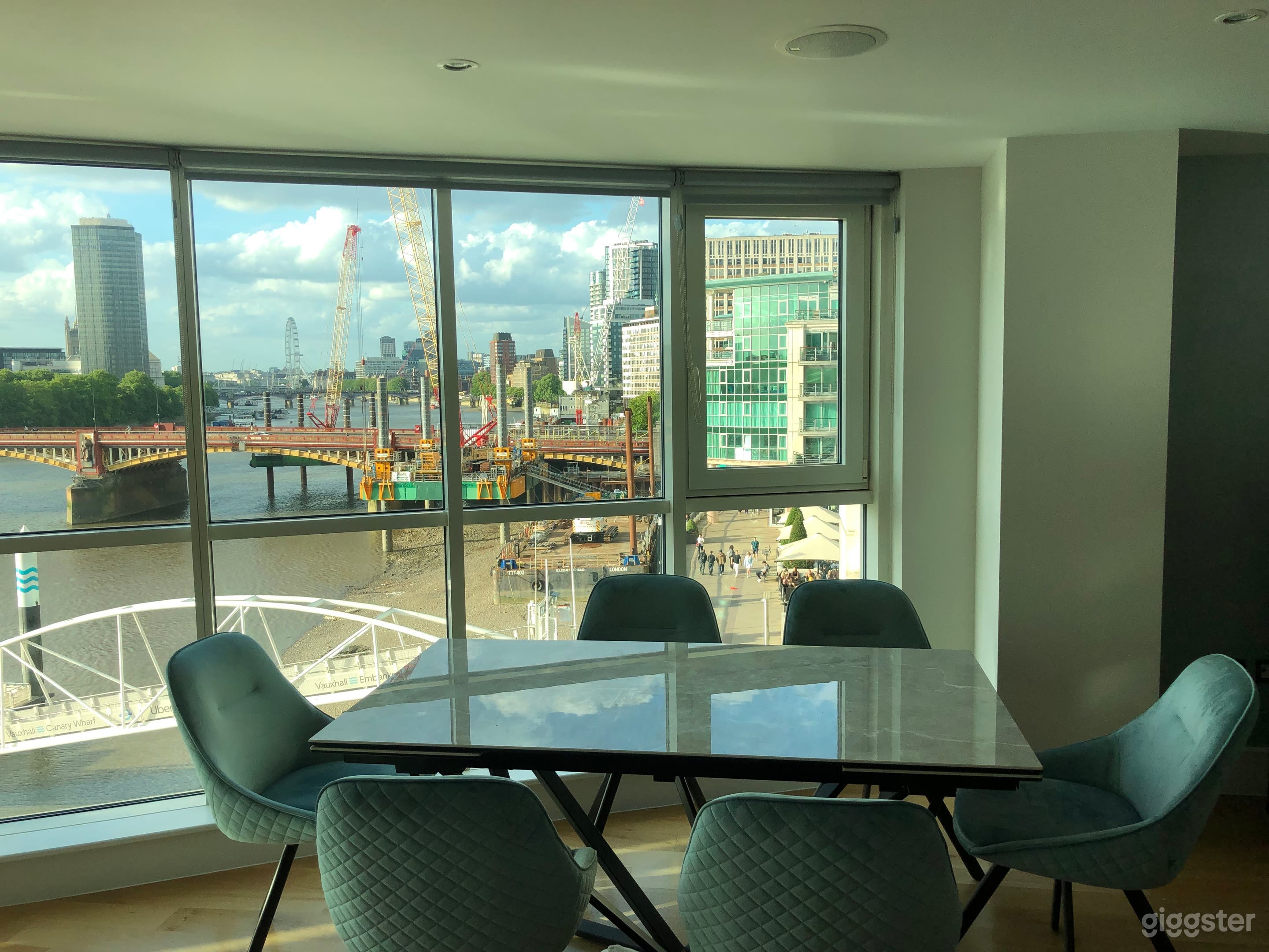 Riverside flat with views of London Eye Photo 3