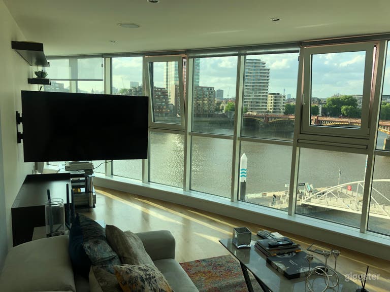  Riverside flat with views of London Eye 