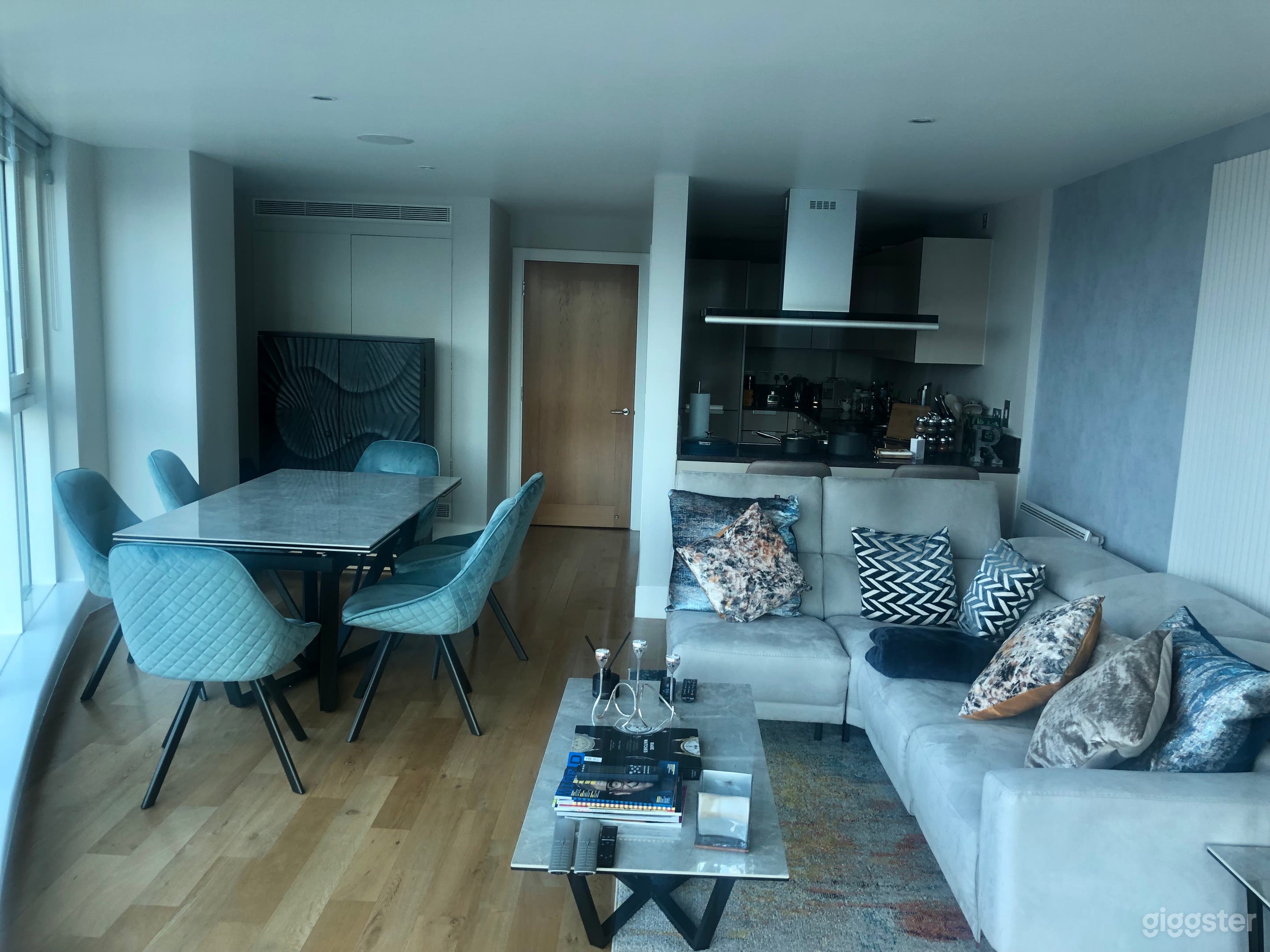 Riverside flat with views of London Eye Photo 4