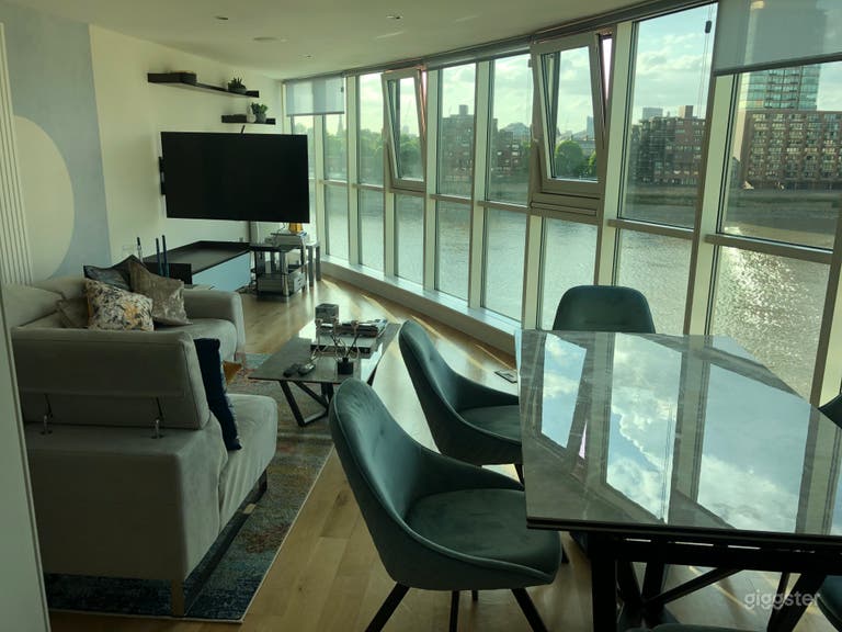  Riverside flat with views of London Eye 