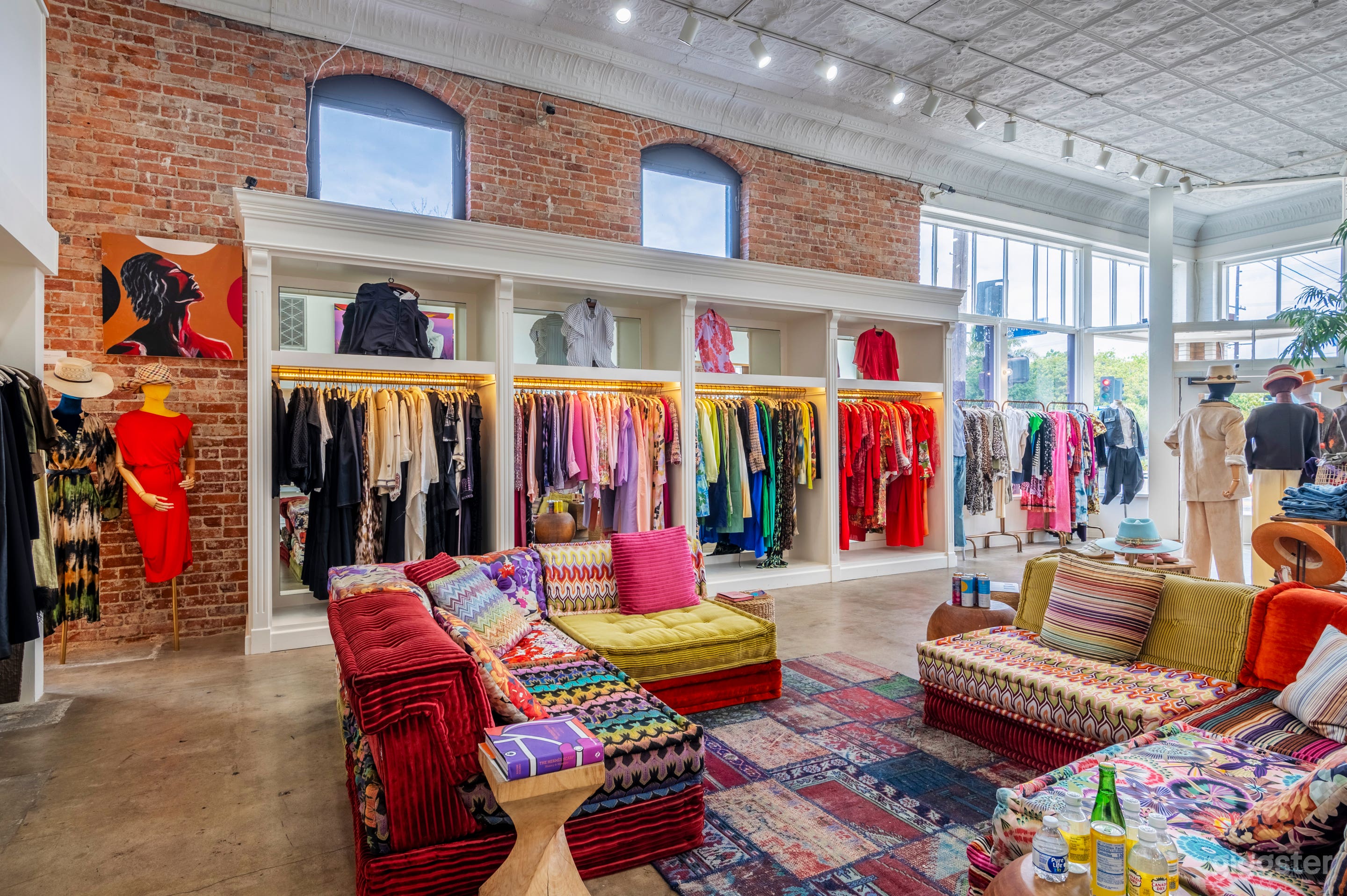 Venice Fashion Concept Store with Cinematic Edge Photo 4